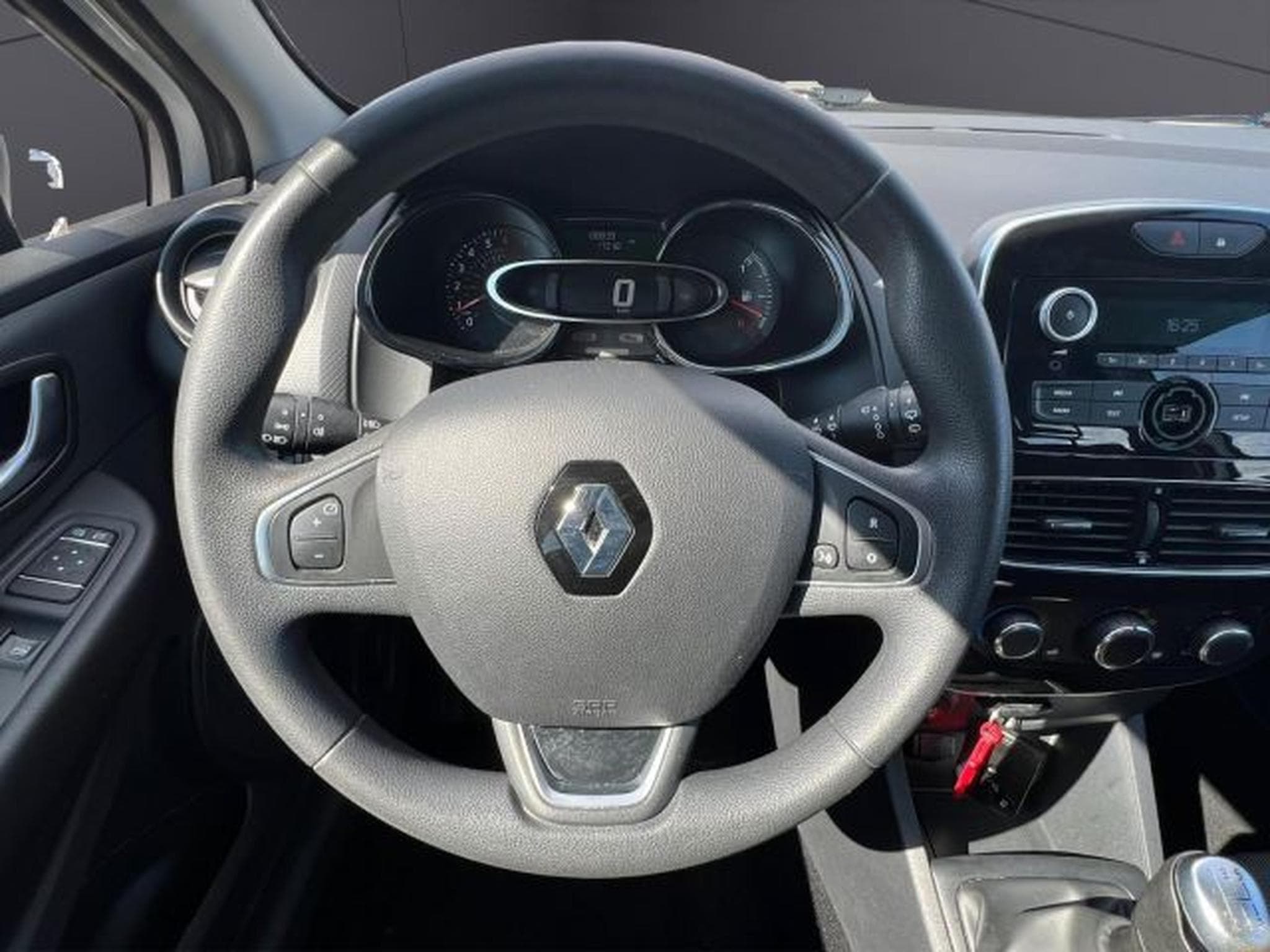 Renault Clio Clio IV Start/Stop TEMPOMAT,ESP,USB,ABS (2017) - Photo 9