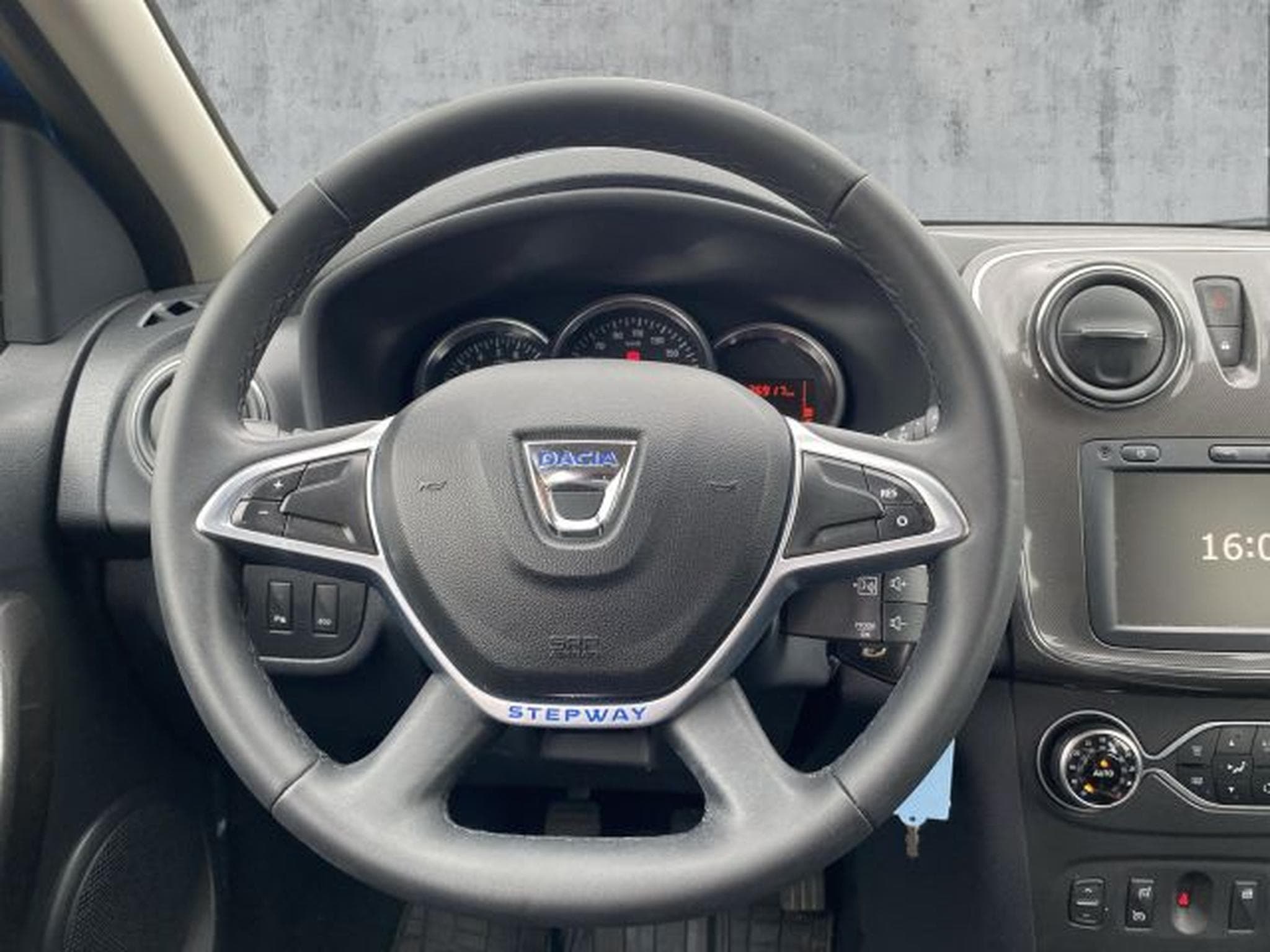 Dacia Sandero Sandero II Stepway Anniversary NAVI LED RFK SHZG (2019) - Photo 15