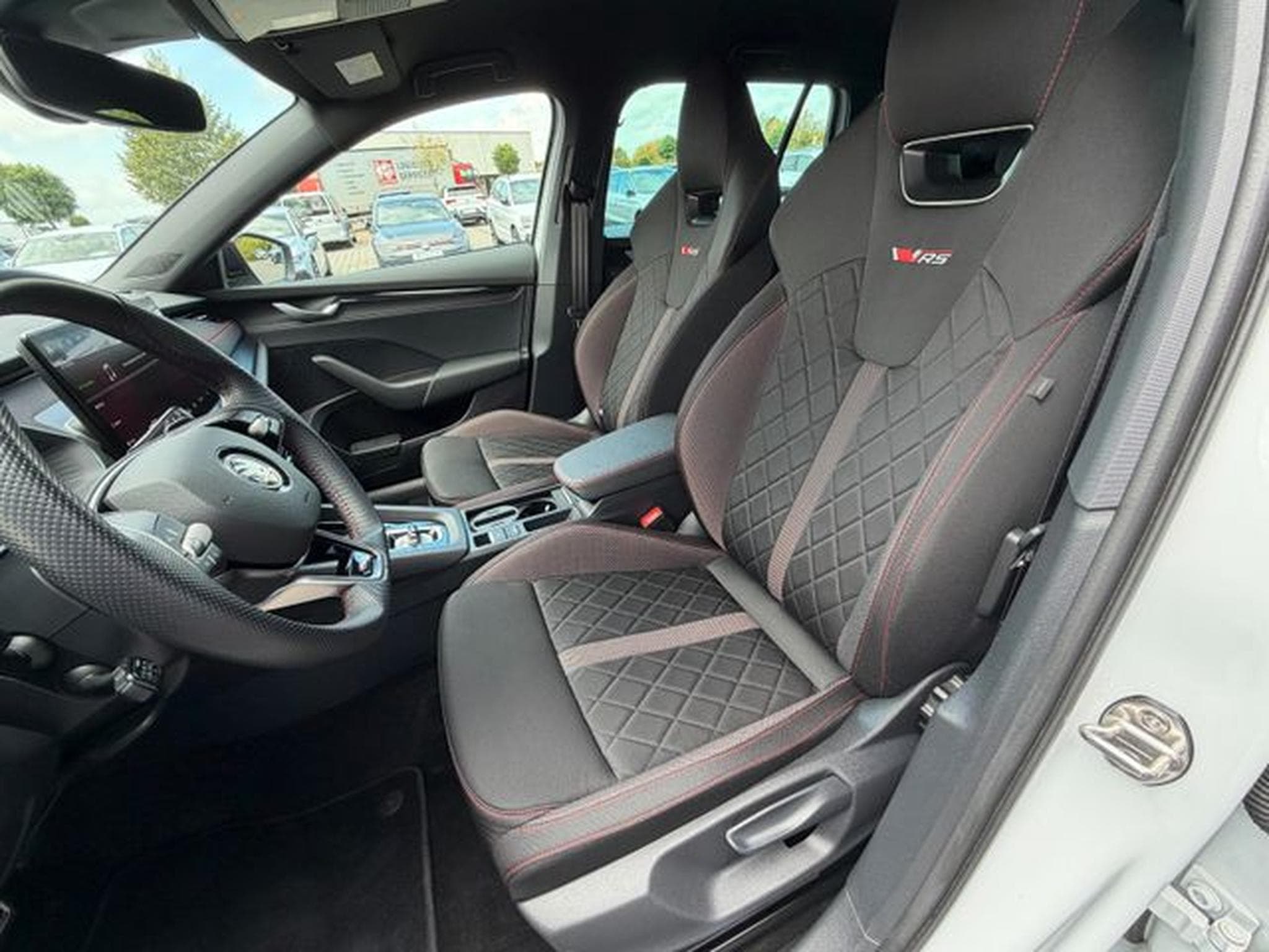 Skoda Octavia Octavia Kombi 2.0TSI RS 19" Virtual Facelift ACC (2024) - Photo 11