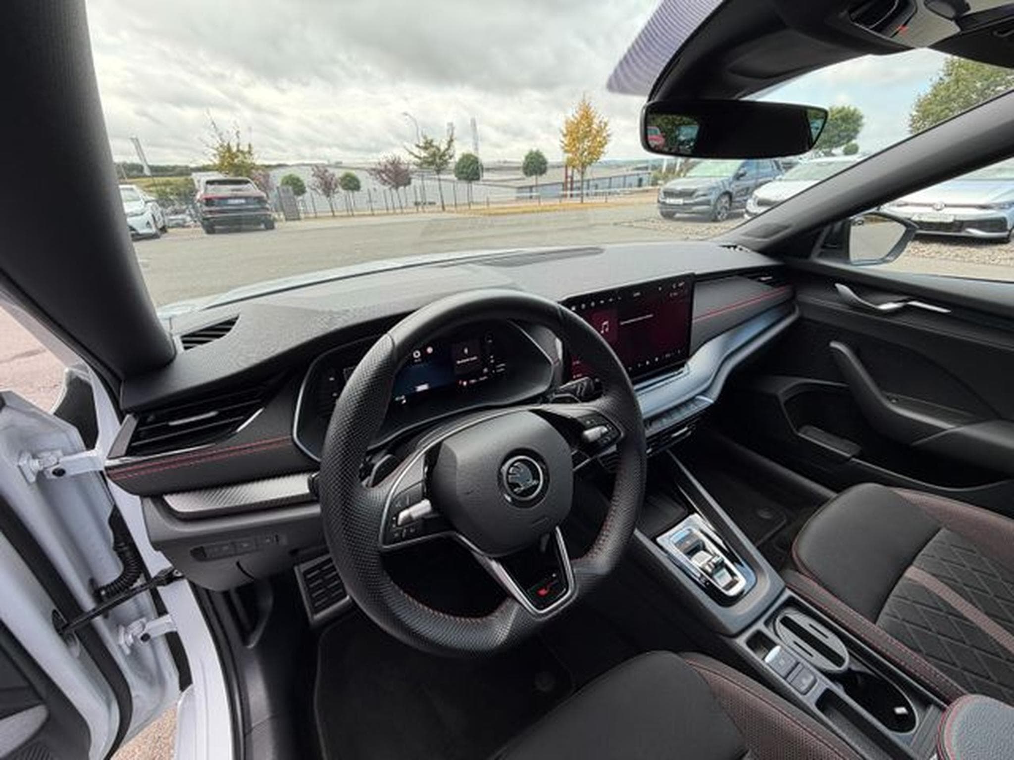 Skoda Octavia Octavia Kombi 2.0TSI RS 19" Virtual Facelift ACC (2024) - Photo 12