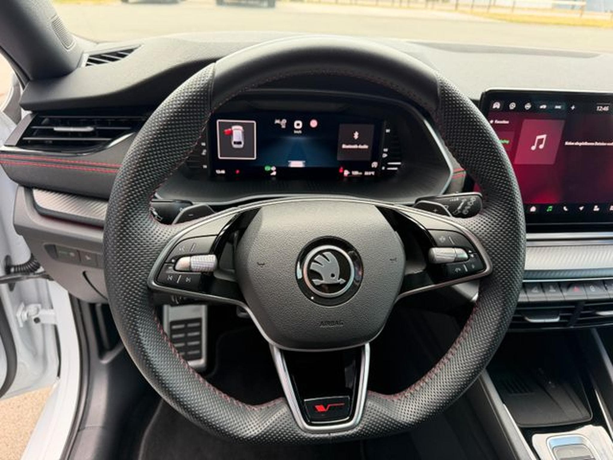Skoda Octavia Octavia Kombi 2.0TSI RS 19" Virtual Facelift ACC (2024) - Photo 13