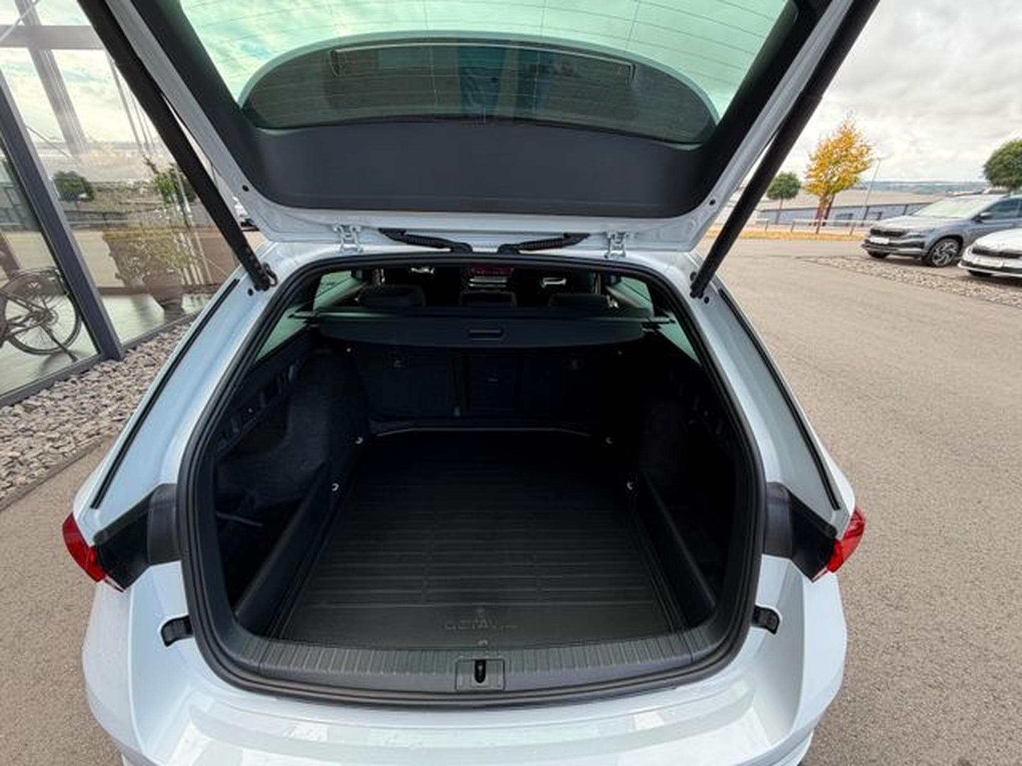 Skoda Octavia Octavia Kombi 2.0TSI RS 19" Virtual Facelift ACC (2024) - Photo 15