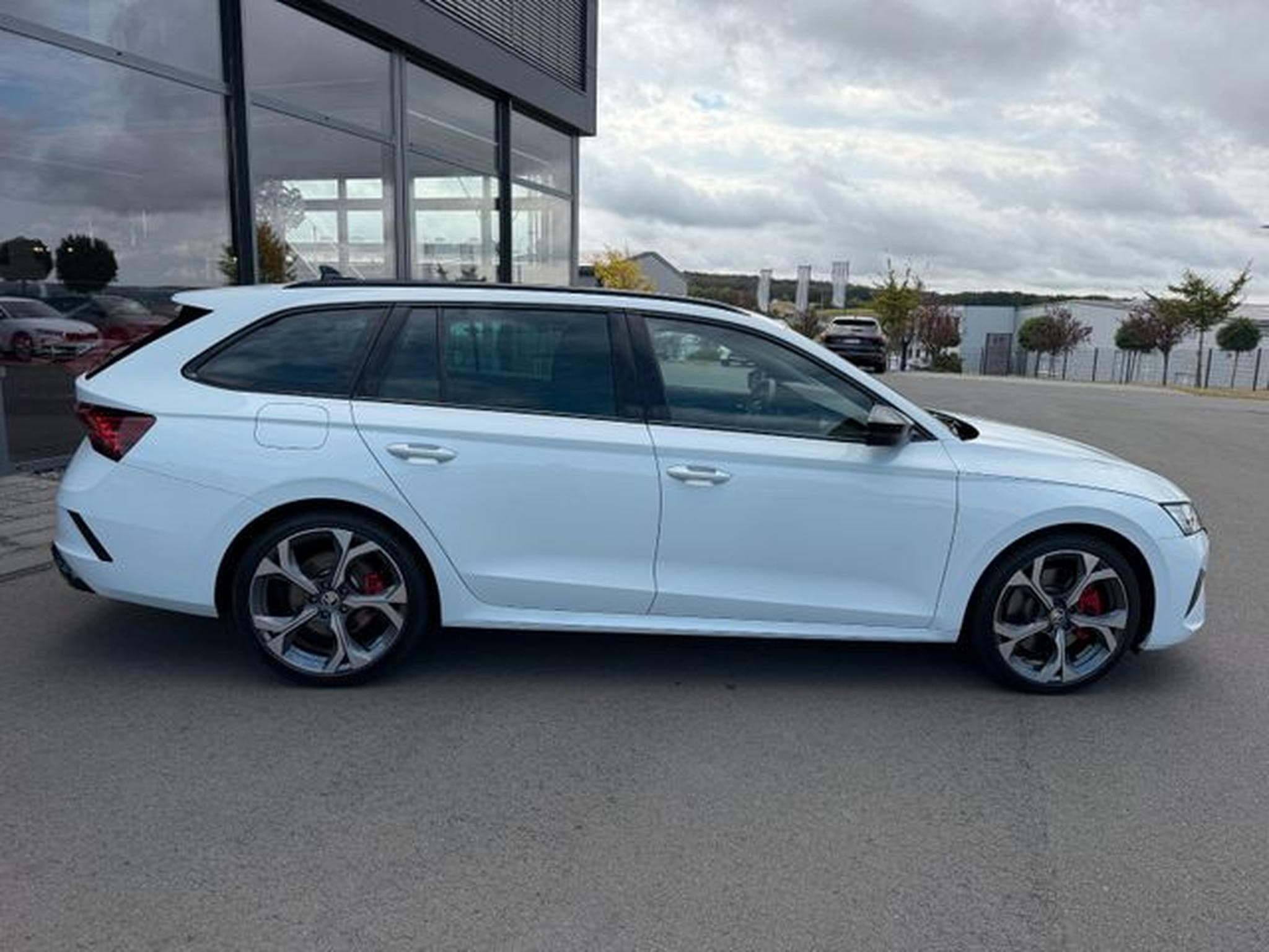 Skoda Octavia Octavia Kombi 2.0TSI RS 19" Virtual Facelift ACC (2024) - Photo 6