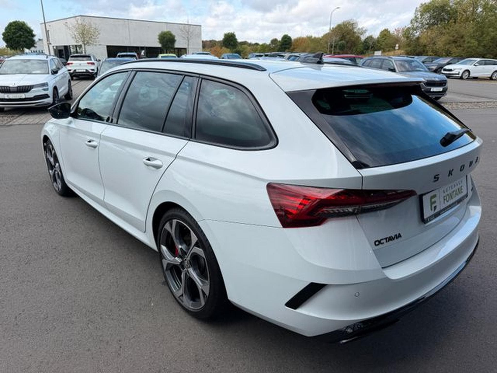 Skoda Octavia Octavia Kombi 2.0TSI RS 19" Virtual Facelift ACC (2024) - Photo 9