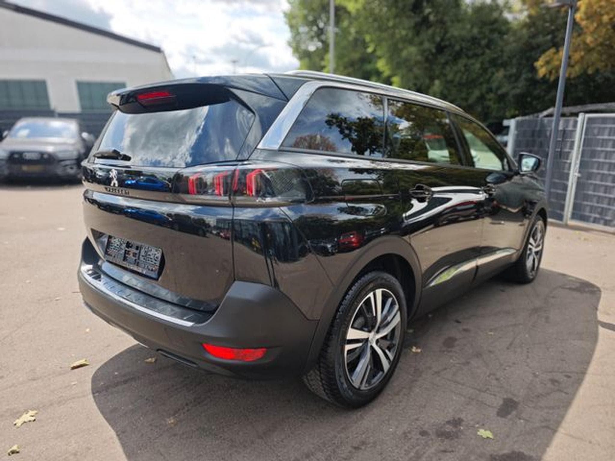 Peugeot 5008 5008 HYBRID 136 ALLURE PACK *FACELIFT*7 SITZE* (2024) - Photo 6