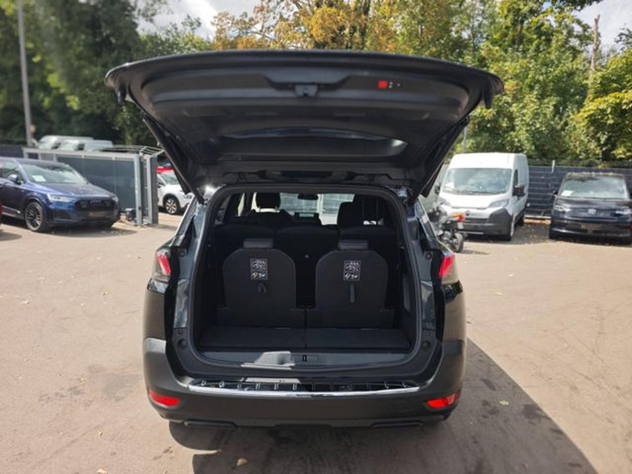 Peugeot 5008 5008 HYBRID 136 ALLURE PACK *FACELIFT*7 SITZE* (2024) - Photo 9