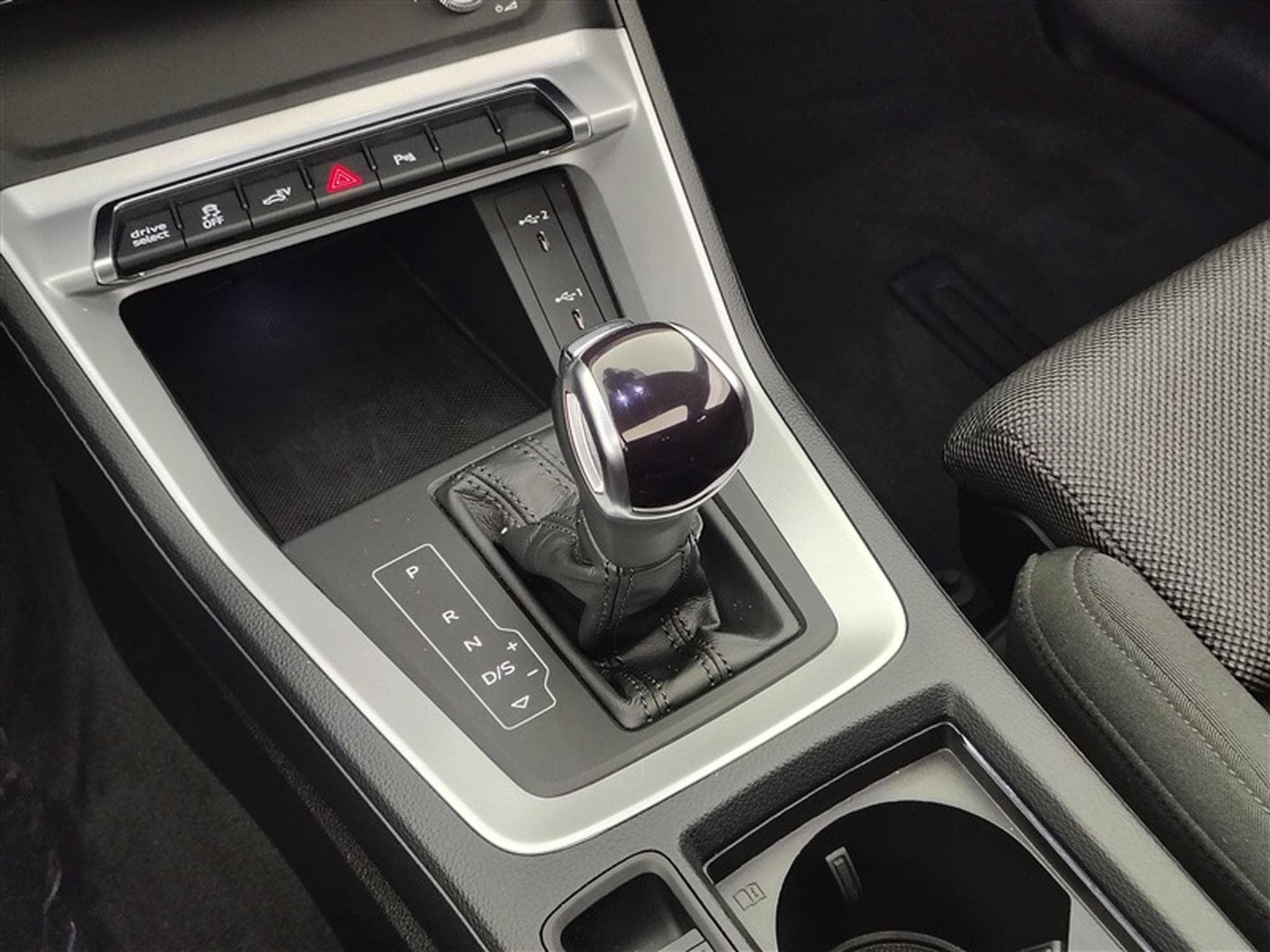 Audi Q3 PHEV 45 TFSIe S-Tronic S-Line NAVI / CAMERA / TO PANO (2021) - Photo 12