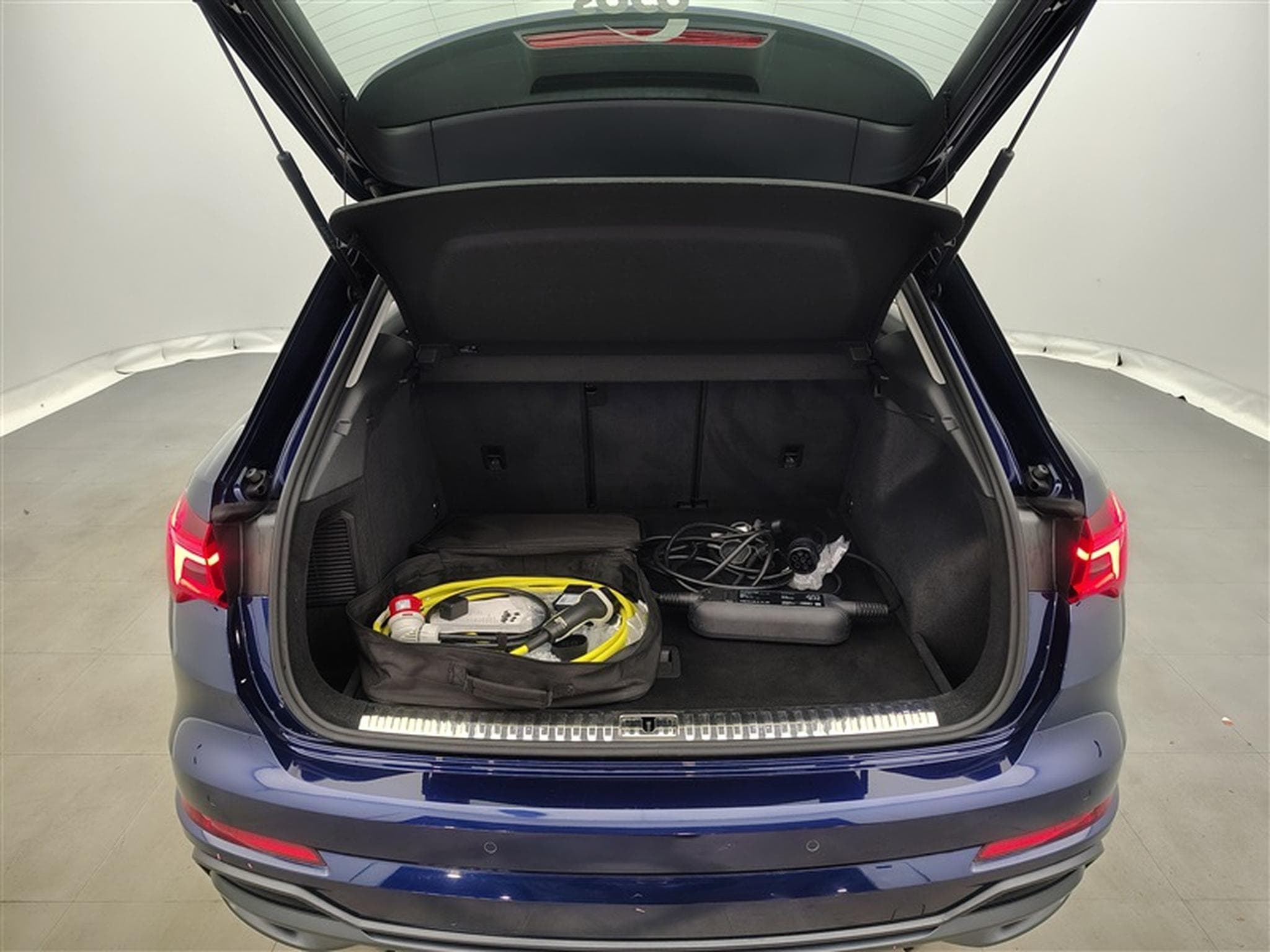 Audi Q3 PHEV 45 TFSIe S-Tronic S-Line NAVI / CAMERA / TO PANO (2021) - Photo 14