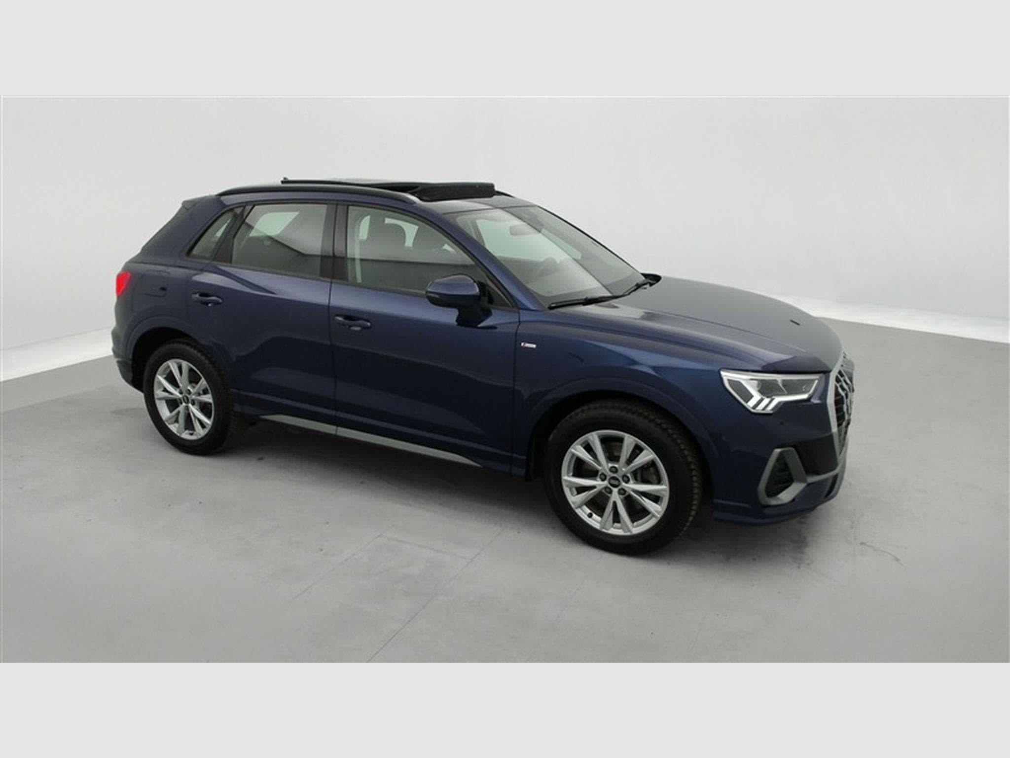 Audi Q3 PHEV 45 TFSIe S-Tronic S-Line NAVI / CAMERA / TO PANO (2021) - Photo 24