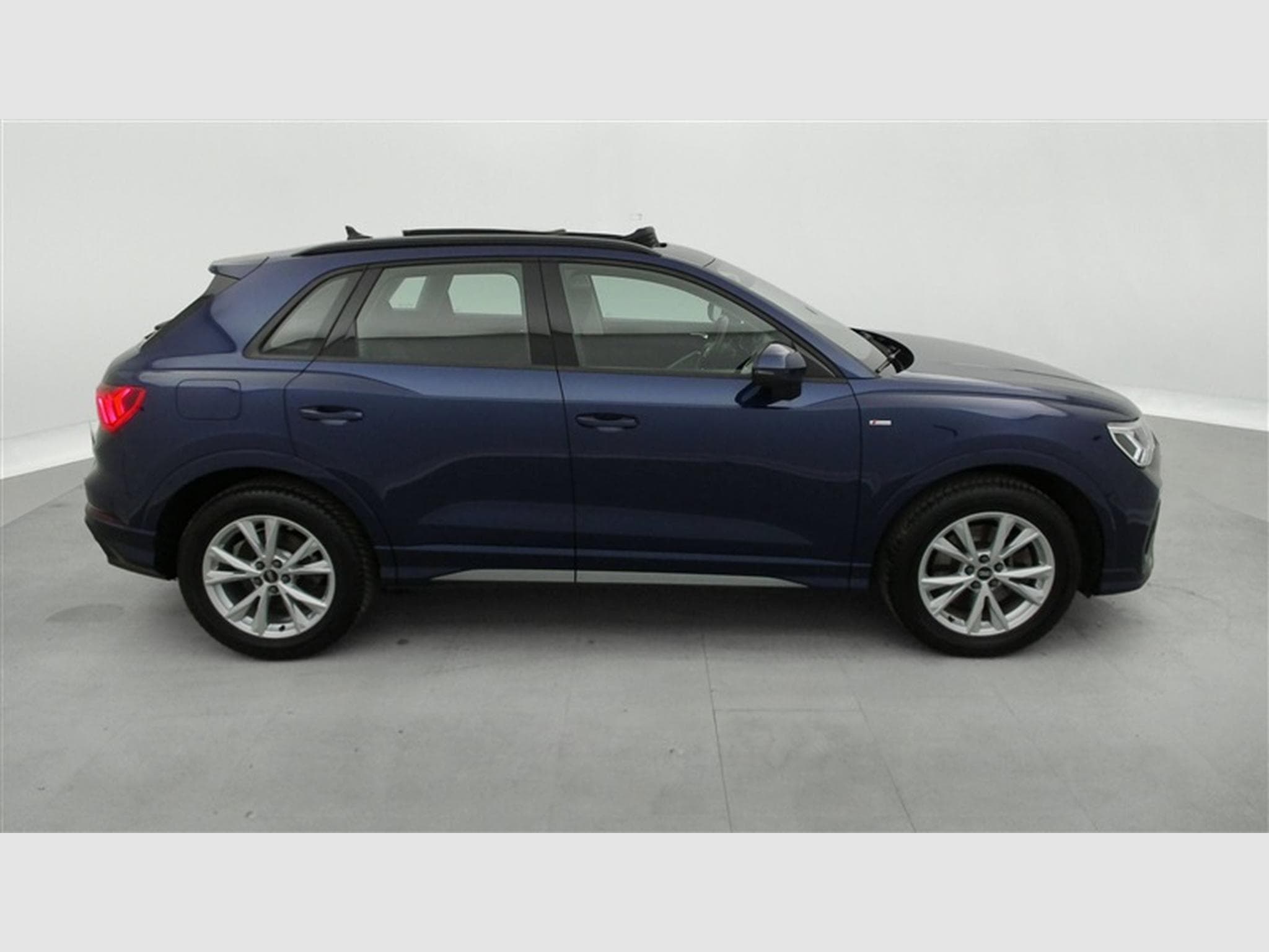 Audi Q3 PHEV 45 TFSIe S-Tronic S-Line NAVI / CAMERA / TO PANO (2021) - Photo 25