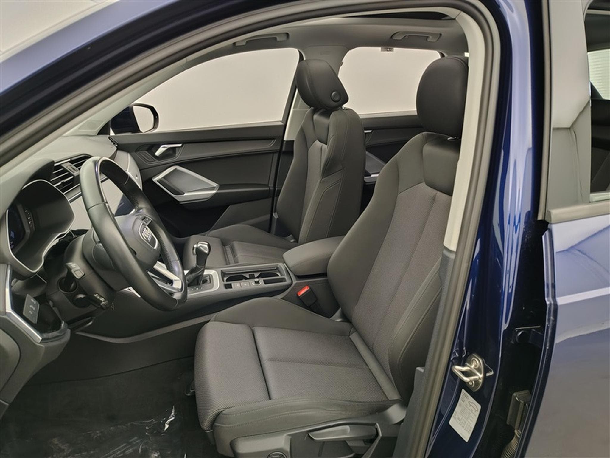 Audi Q3 PHEV 45 TFSIe S-Tronic S-Line NAVI / CAMERA / TO PANO (2021) - Photo 7