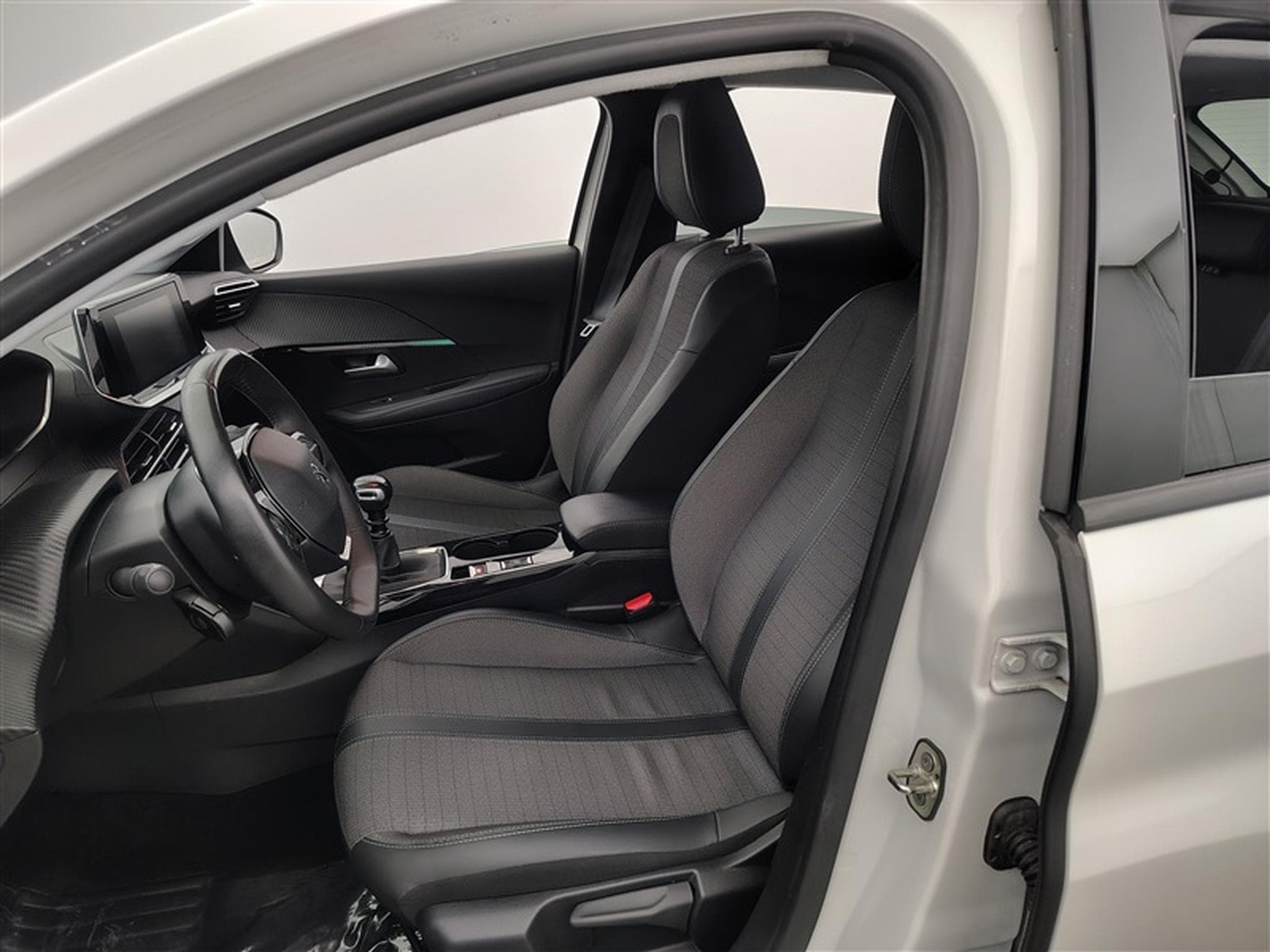 Peugeot 208 1.2i PureTech Allure CARPLAY / S-CUIR / CLIM / FULL LED (2022) - Photo 7