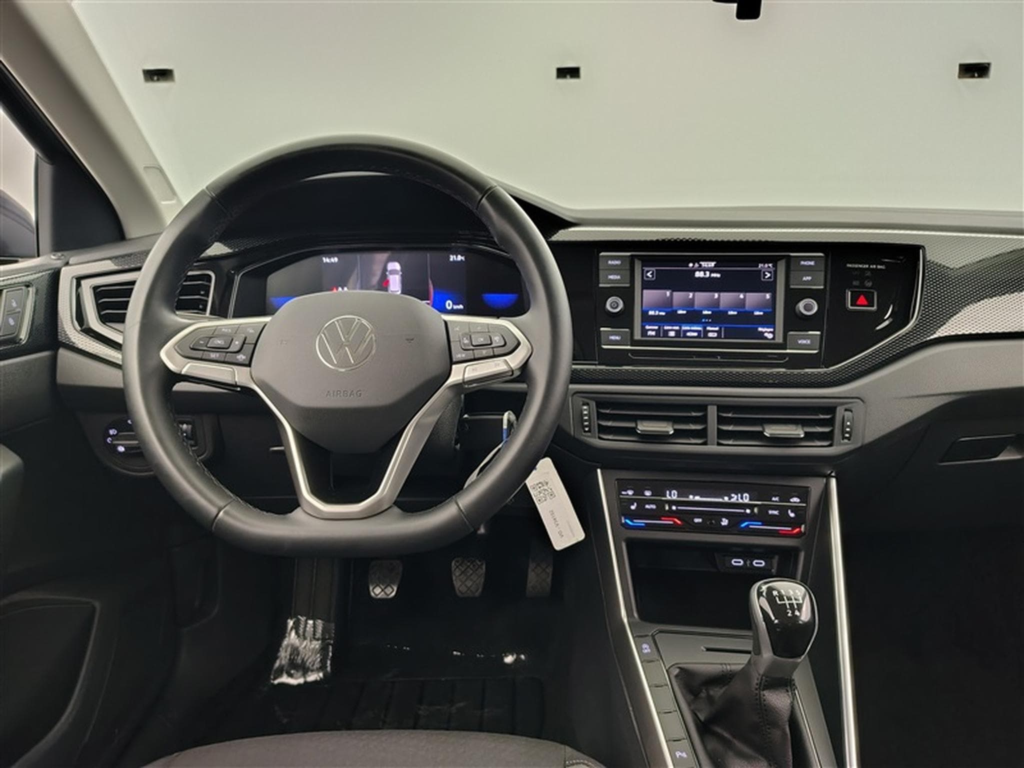 VW Polo Polo 1.0 TSI Life  Navi Cockpit / Led / PDC av+ar (2024) - Photo 9