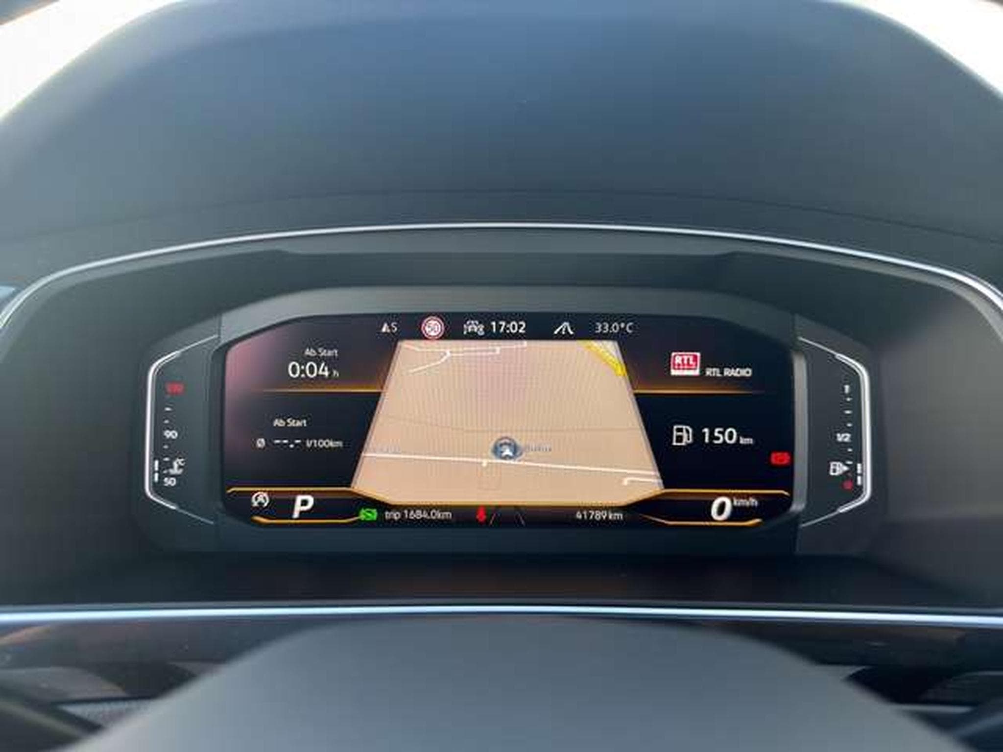 VW Tiguan R-Line 4Motion/Matrix/AHK/Black/DCC (2022) - Photo 11