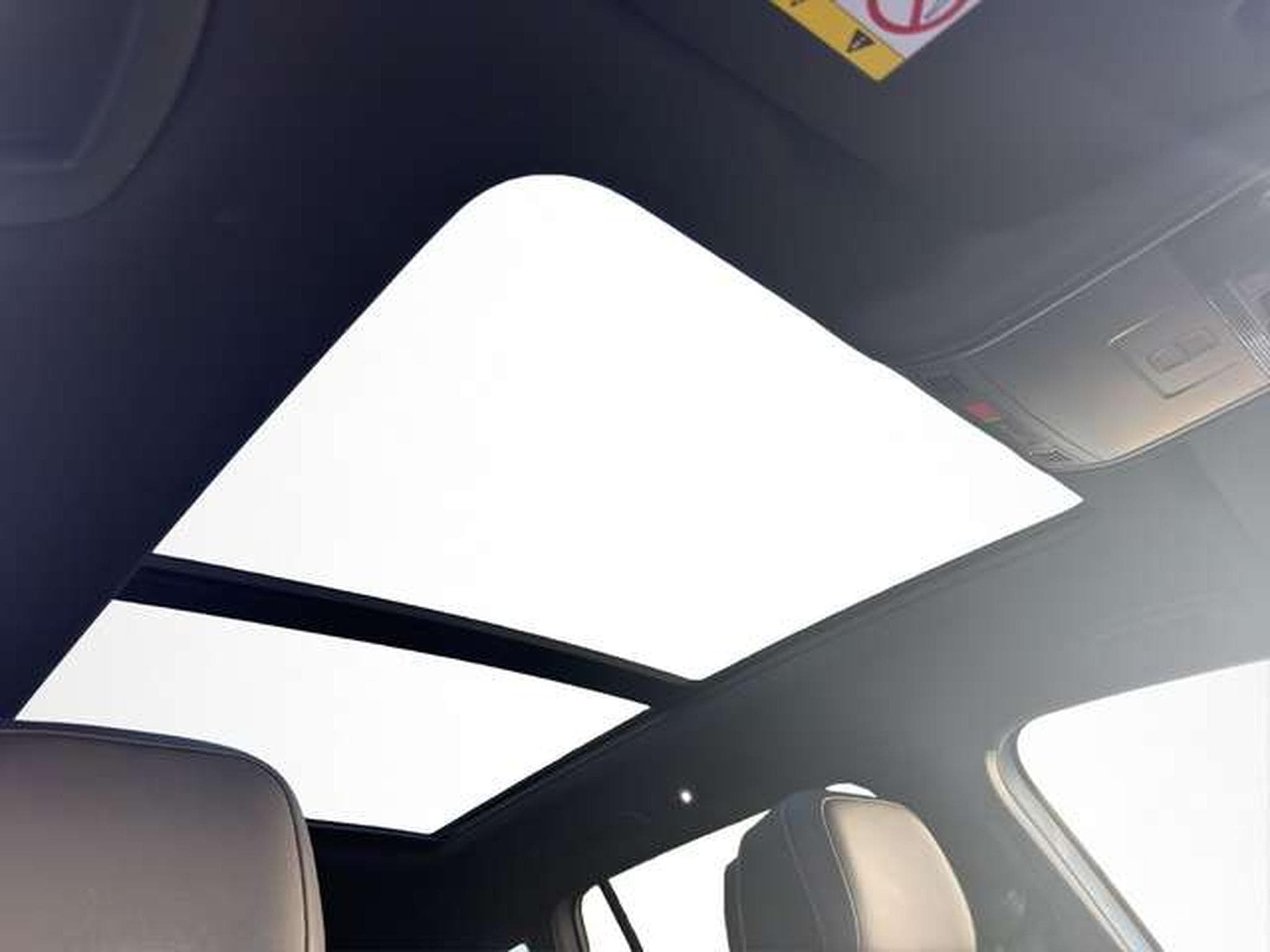 VW Tiguan R-Line 4Motion/Matrix/AHK/Black/DCC (2022) - Photo 17