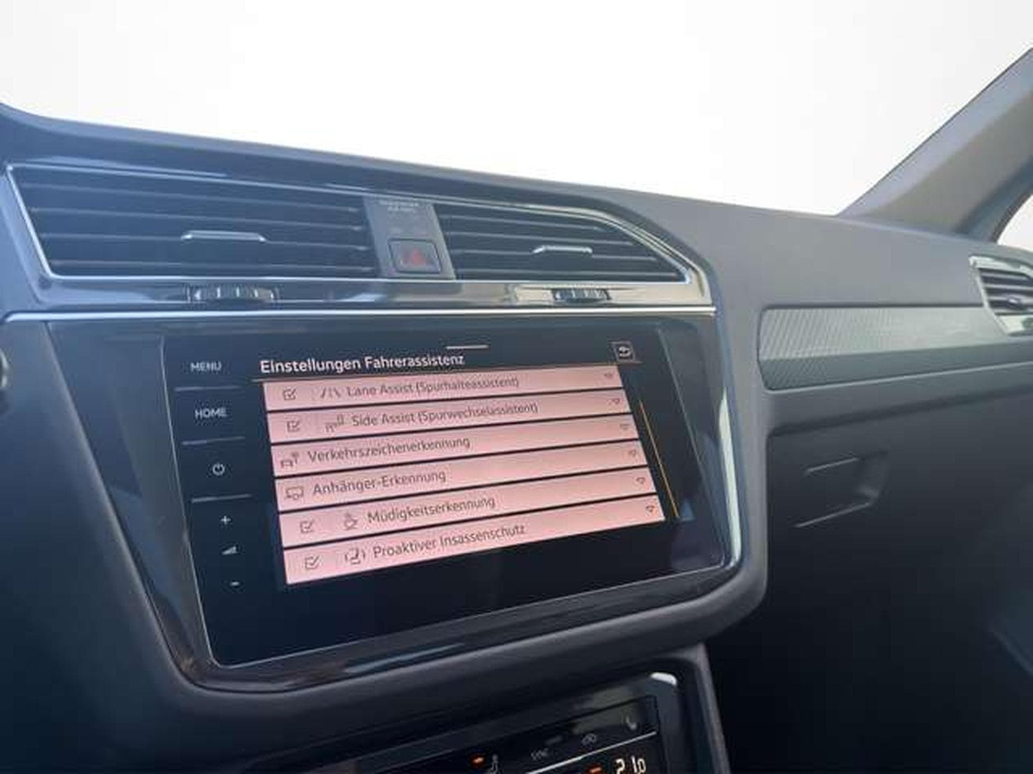 VW Tiguan R-Line 4Motion/Matrix/AHK/Black/DCC (2022) - Photo 21