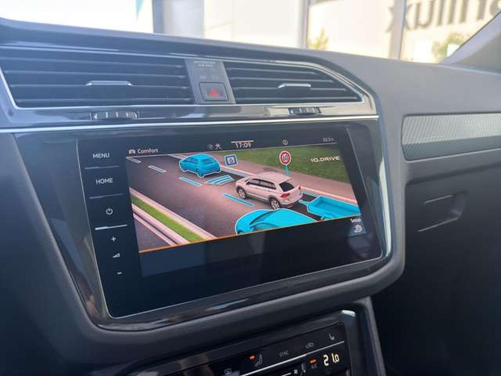 VW Tiguan R-Line 4Motion/Matrix/AHK/Black/DCC (2022) - Photo 22