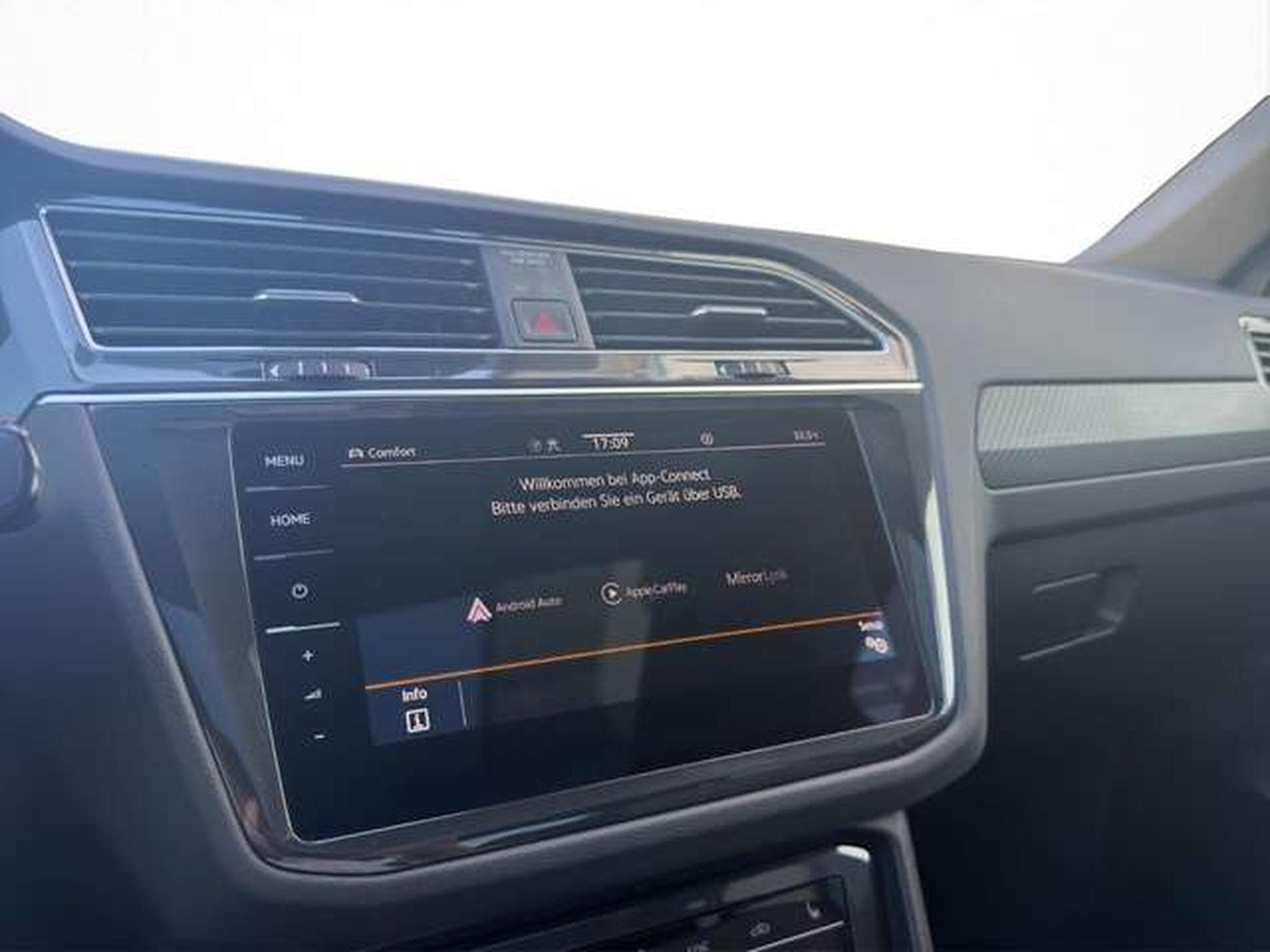 VW Tiguan R-Line 4Motion/Matrix/AHK/Black/DCC (2022) - Photo 23