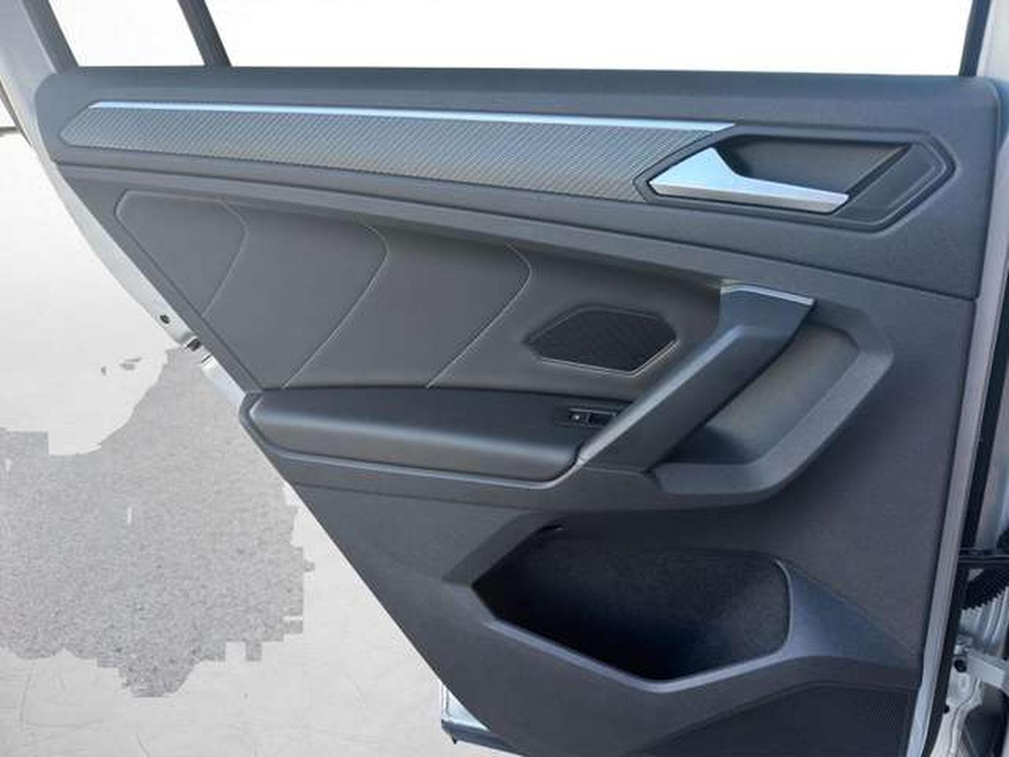 VW Tiguan R-Line 4Motion/Matrix/AHK/Black/DCC (2022) - Photo 24