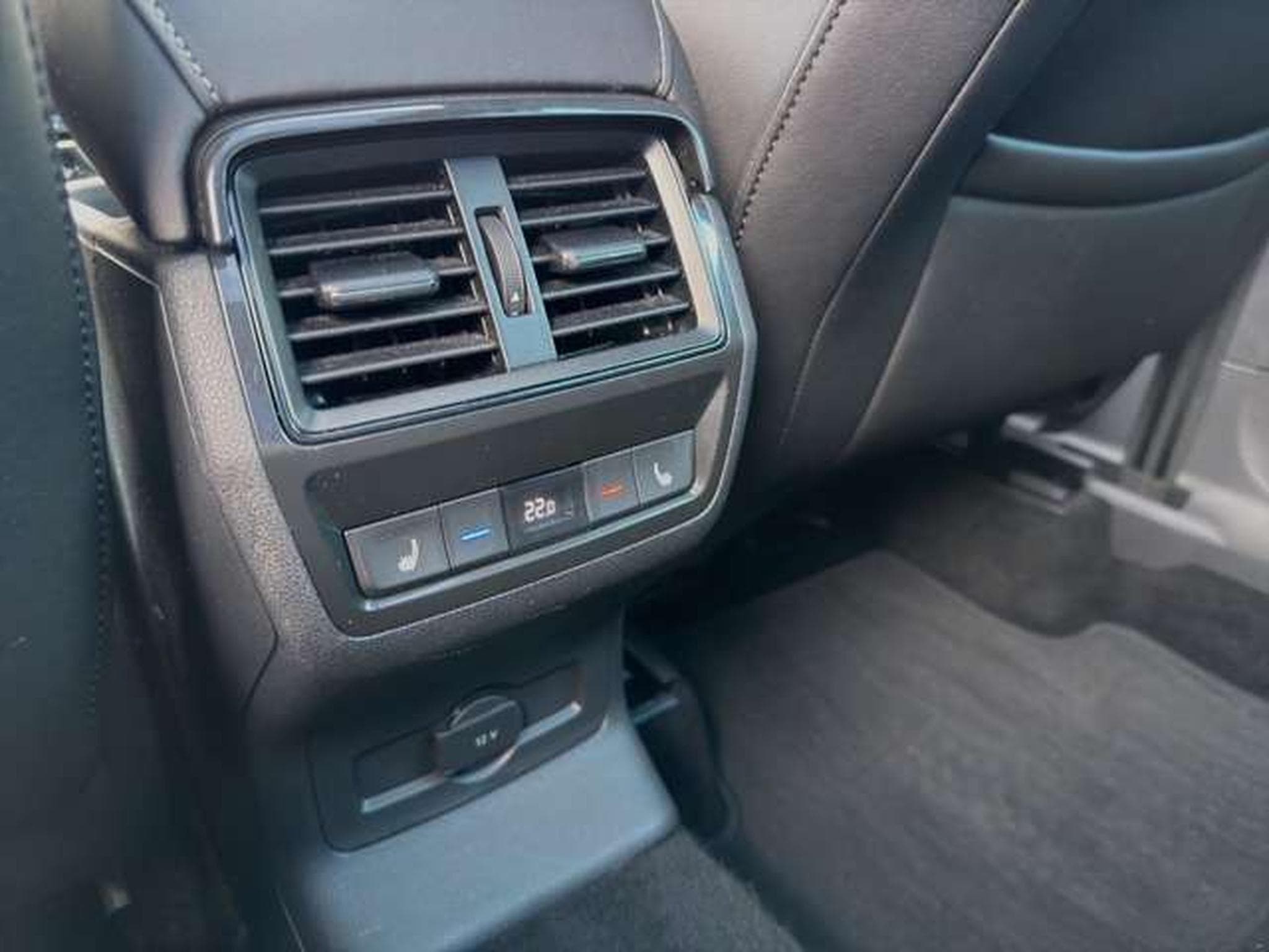Skoda Karoq Sportline 4x4/AHK/NAVI/ACC/Kamera/DCC (2023) - Photo 24