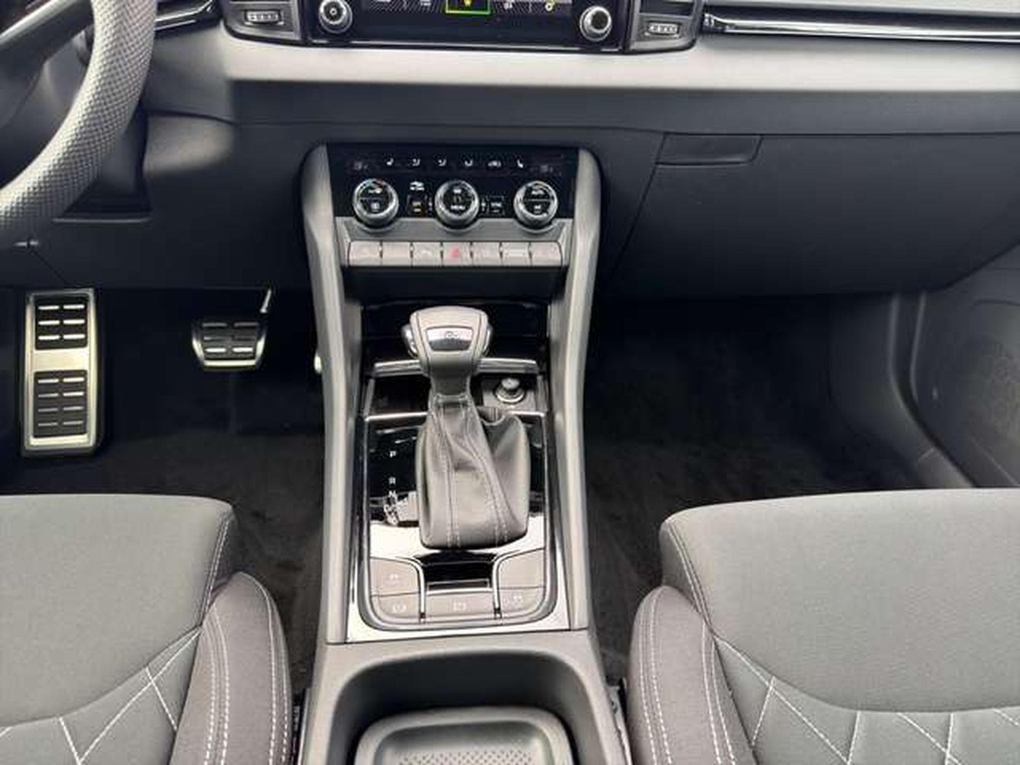 Skoda Karoq Sportline 1.5 DSG/ACC/AHK/FHZ/5-J Garantie (2026) - Photo 14