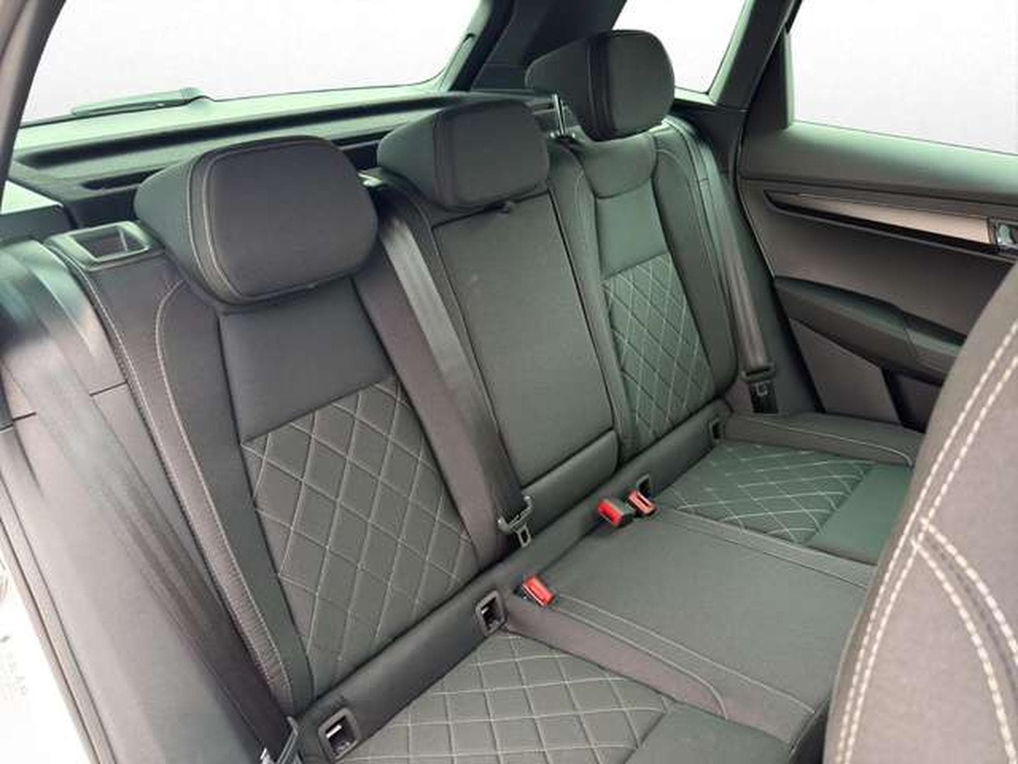 Skoda Karoq Sportline 1.5 DSG/ACC/AHK/FHZ/5-J Garantie (2026) - Photo 16
