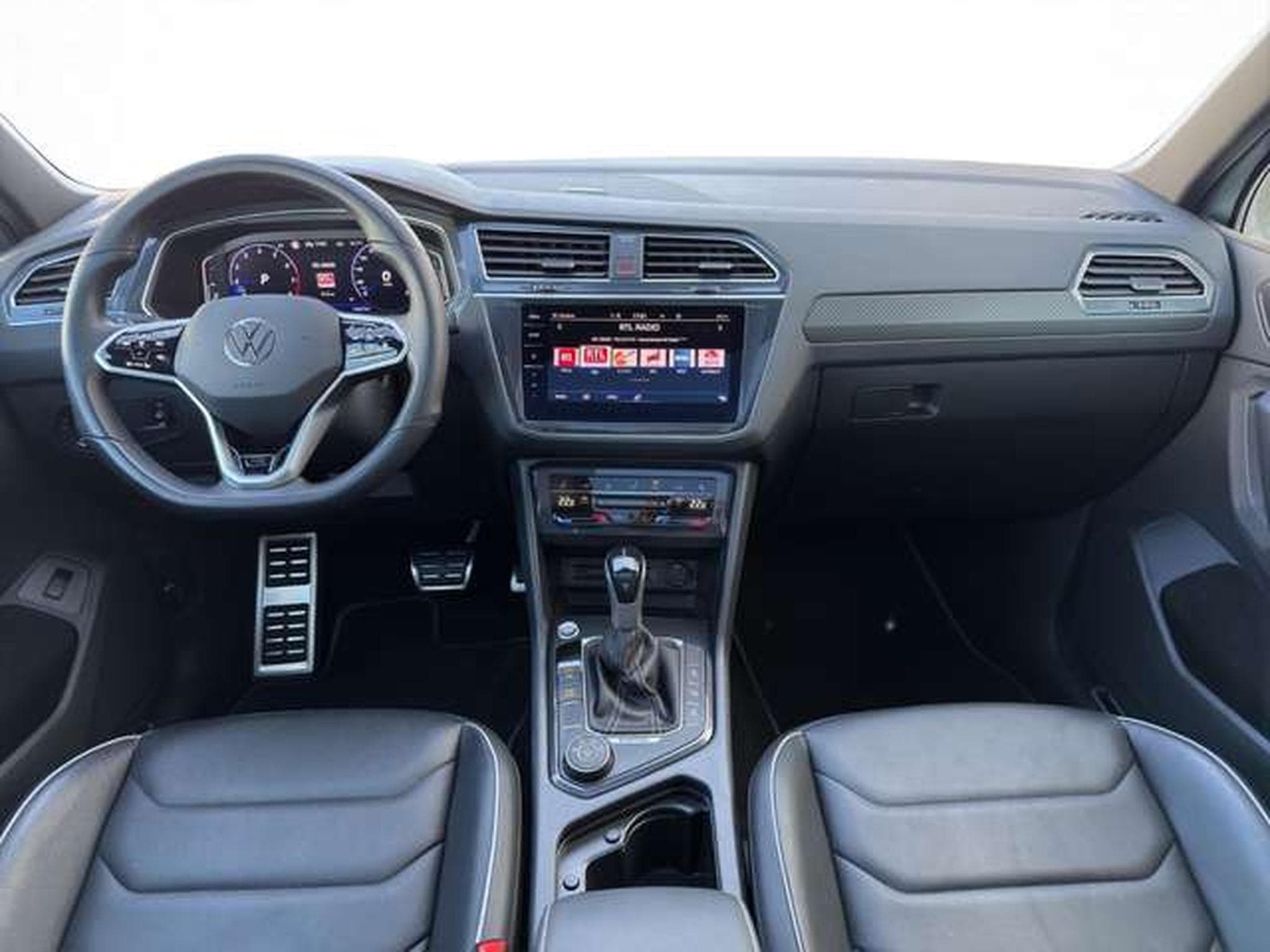 VW Tiguan R-Line 4Motion/AHK/ACC/Pano/StandHzg (2023) - Photo 12
