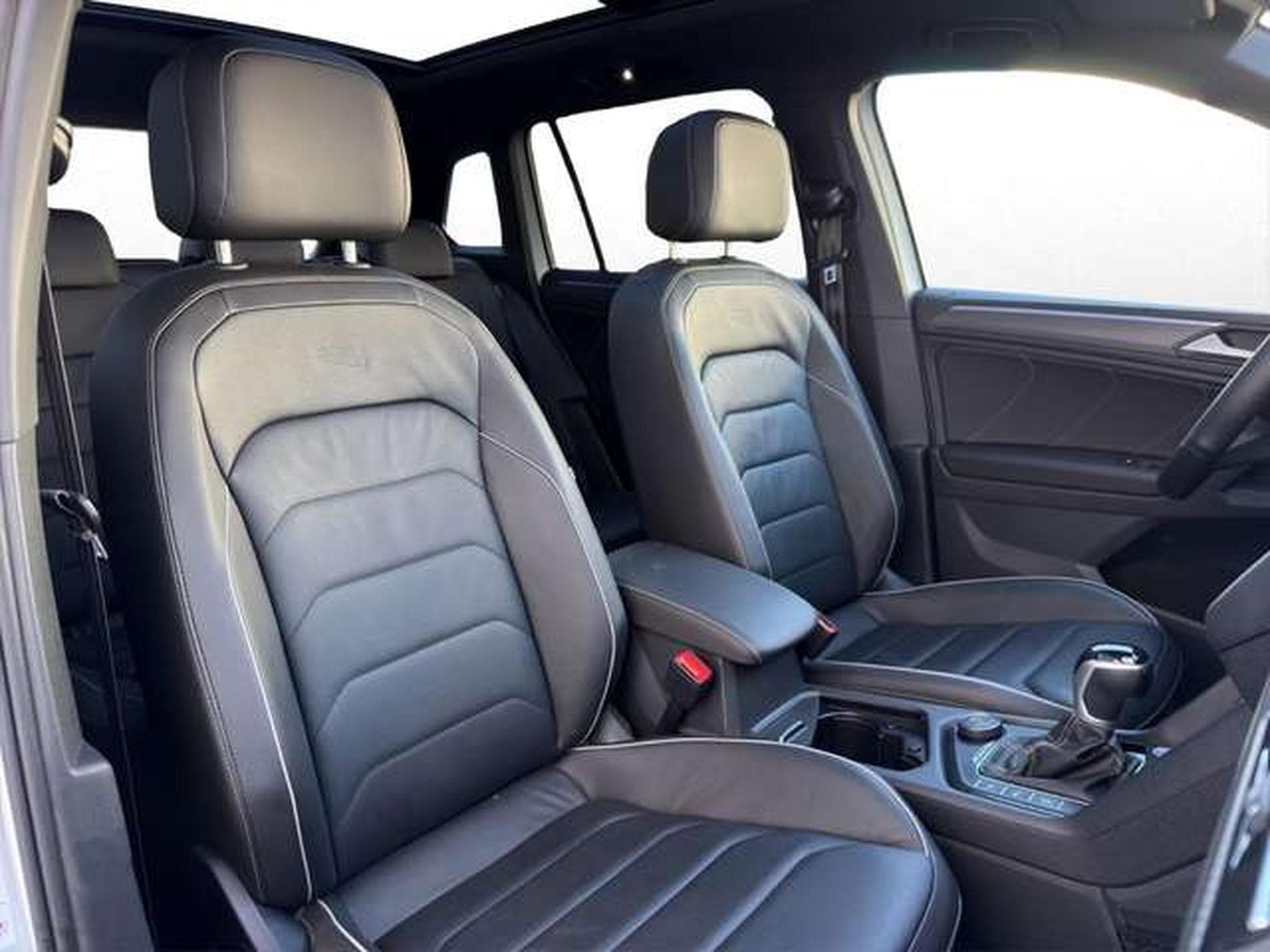VW Tiguan R-Line 4Motion/AHK/ACC/Pano/StandHzg (2023) - Photo 16