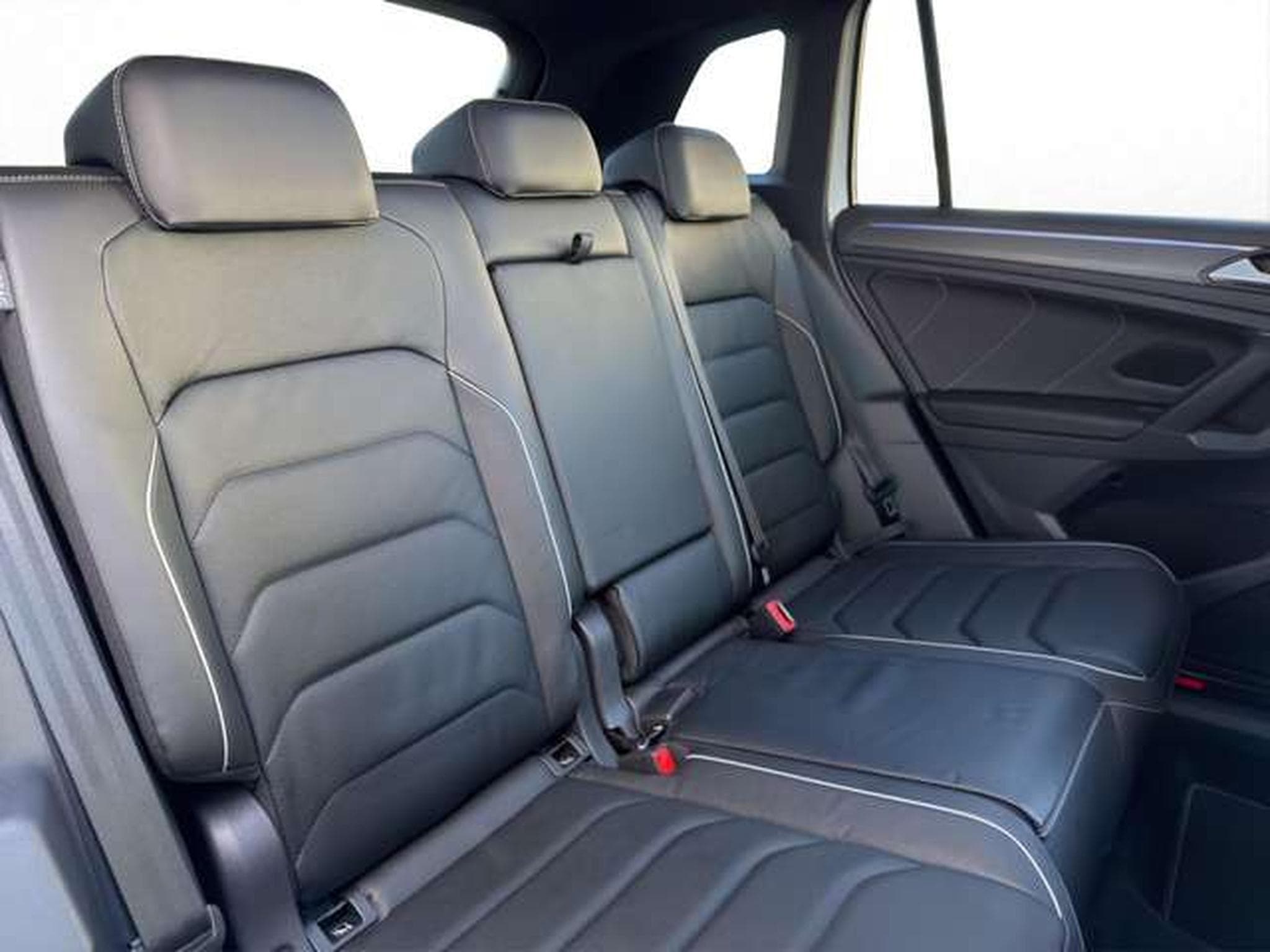 VW Tiguan R-Line 4Motion/AHK/ACC/Pano/StandHzg (2023) - Photo 17