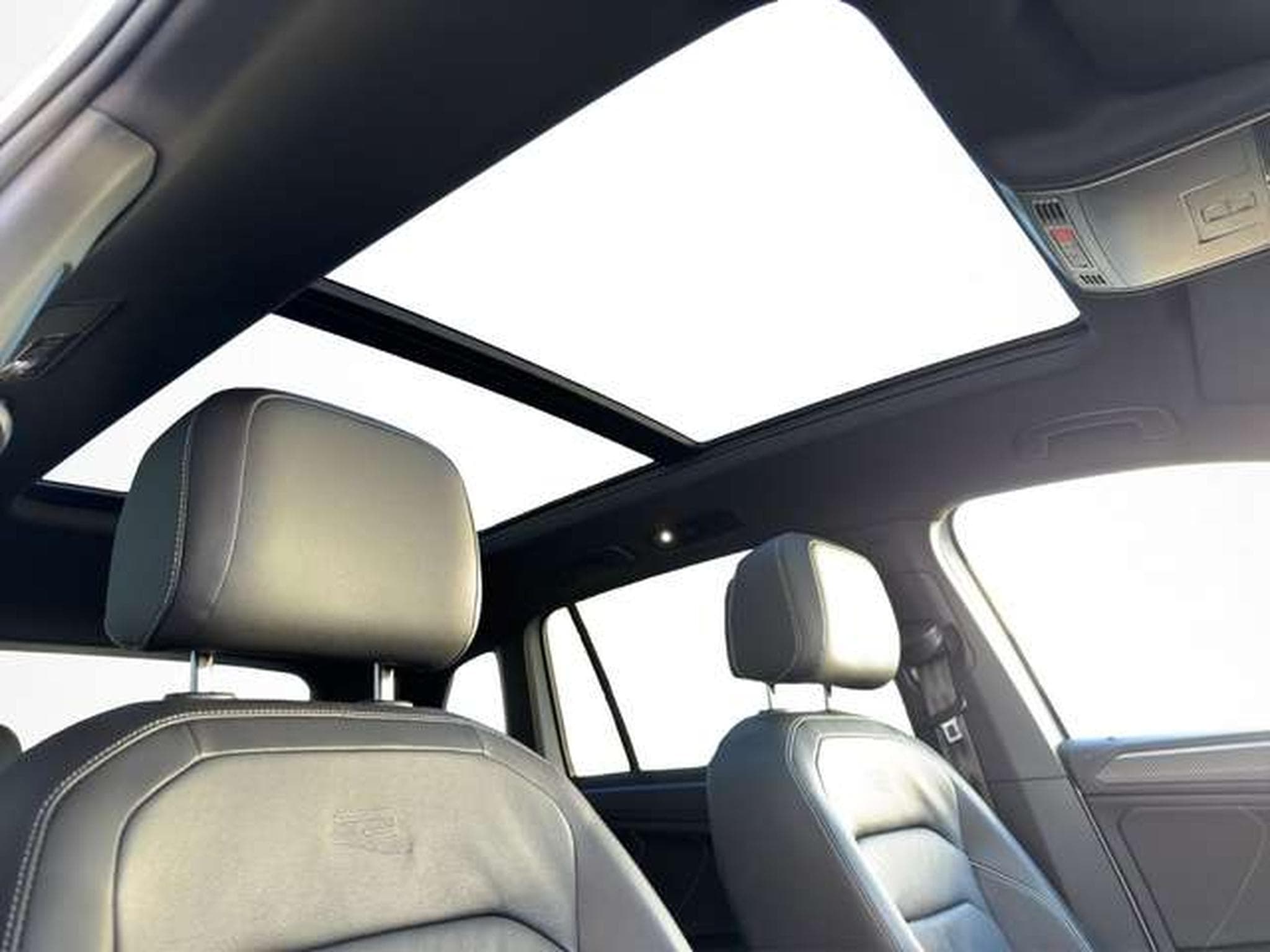 VW Tiguan R-Line 4Motion/AHK/ACC/Pano/StandHzg (2023) - Photo 18