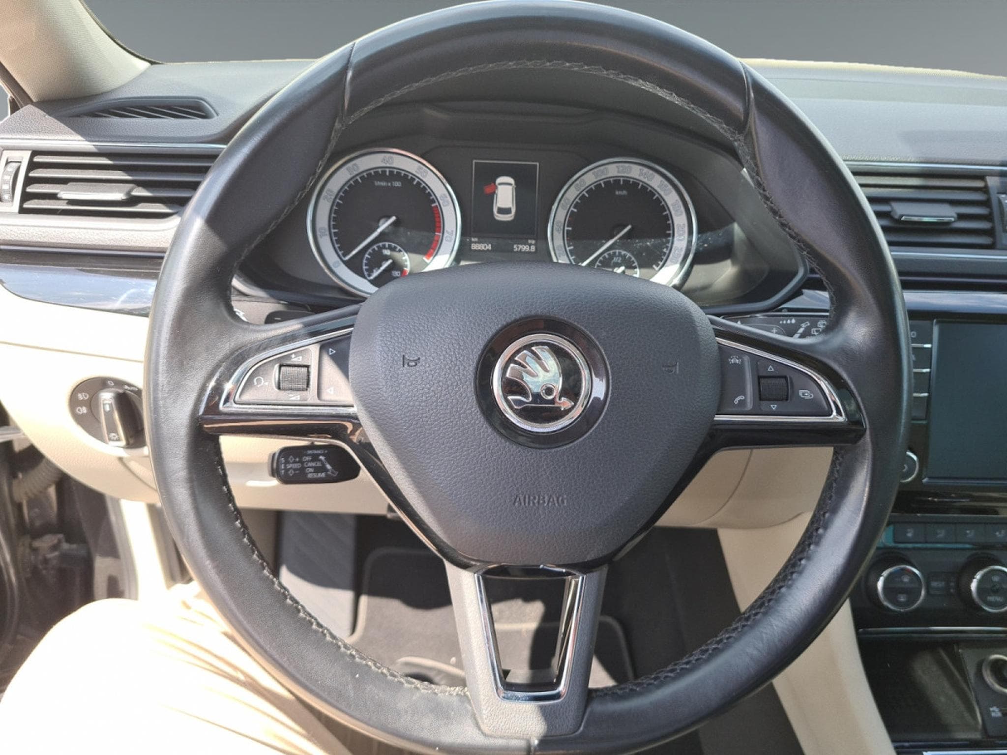 Skoda Superb 1.8 TSI Style DSG Laurin & Klement (2016) - Foto 13