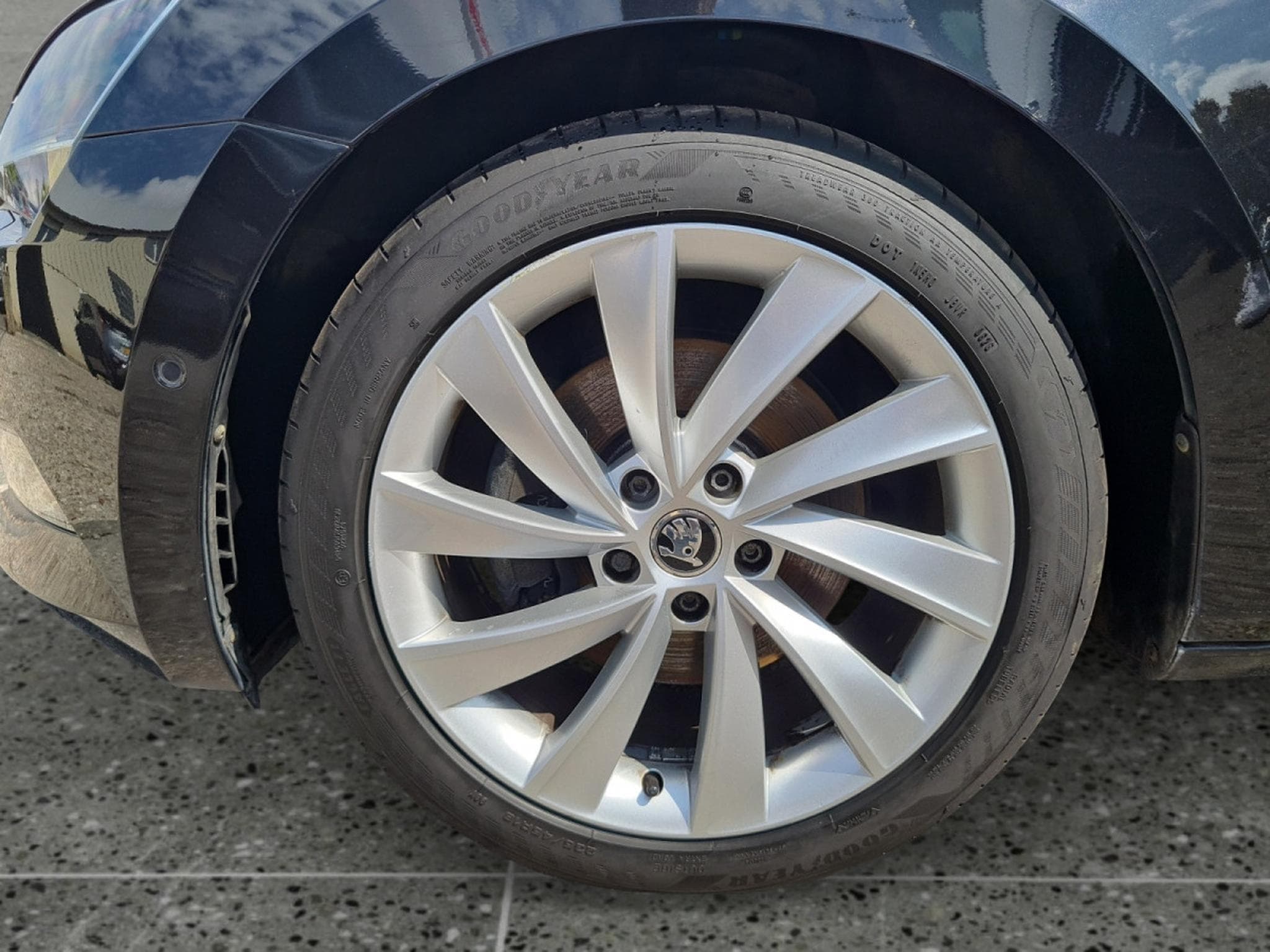 Skoda Superb 1.8 TSI Style DSG Laurin & Klement (2016) - Foto 9