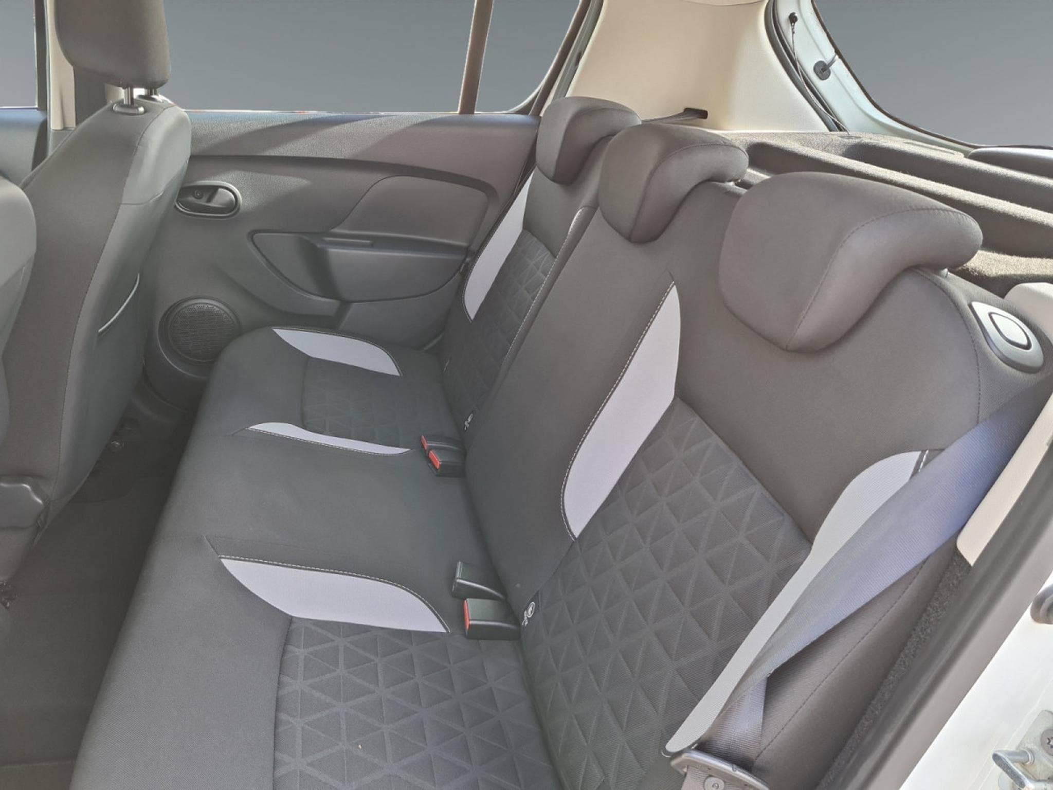 Dacia Sandero 0.9 TCe Lauréate (2015) - Foto 16