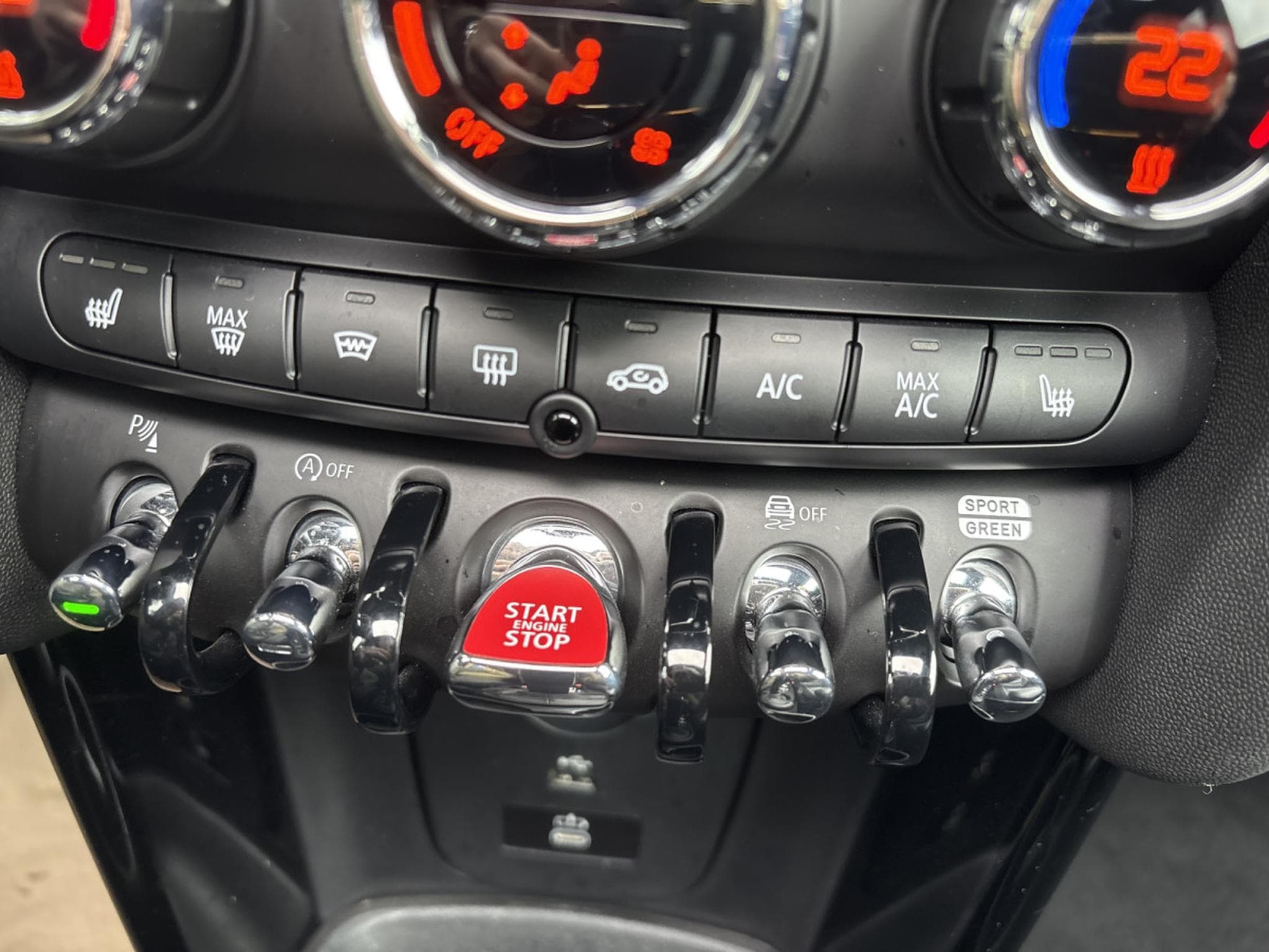 Mini Cooper S 2.0 178CV AUTO JCW TRIM * GARANTIE 36 MOIS * (2023) - Photo 10