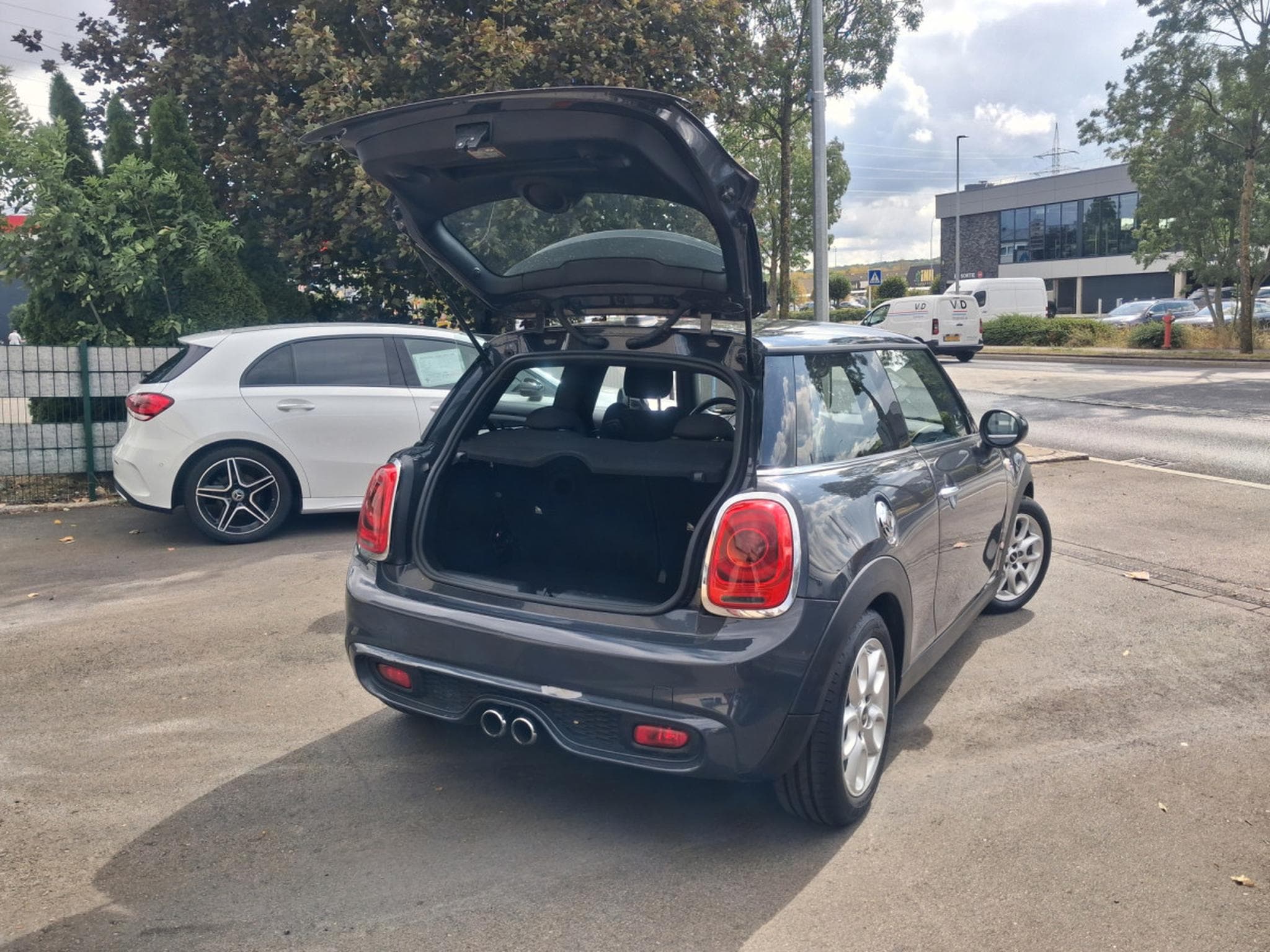 Mini Cooper S JCW LINE 192 CH BOITE AUTO *GARANTIE 24 MOIS* (2015) - Photo 18