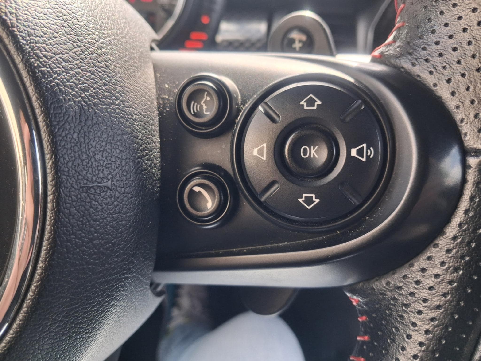 Mini Cooper S JCW LINE 192 CH BOITE AUTO *GARANTIE 24 MOIS* (2015) - Photo 22