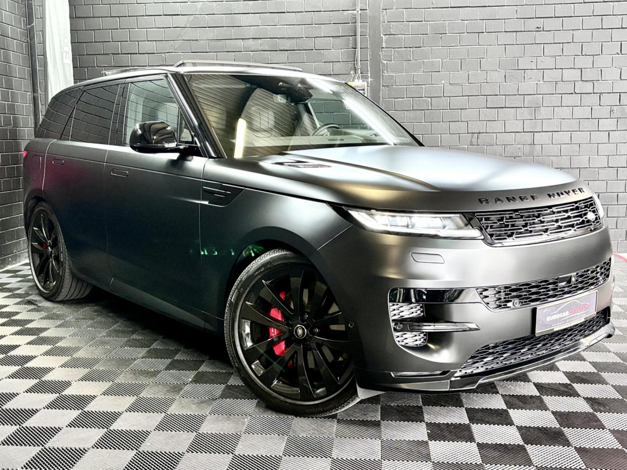 Land-Rover Range Rover Sport 3.0 P460e 460ch PHEV Dynamic HSE AWD * TVA DEDUCT. * (2024) - Photo 4