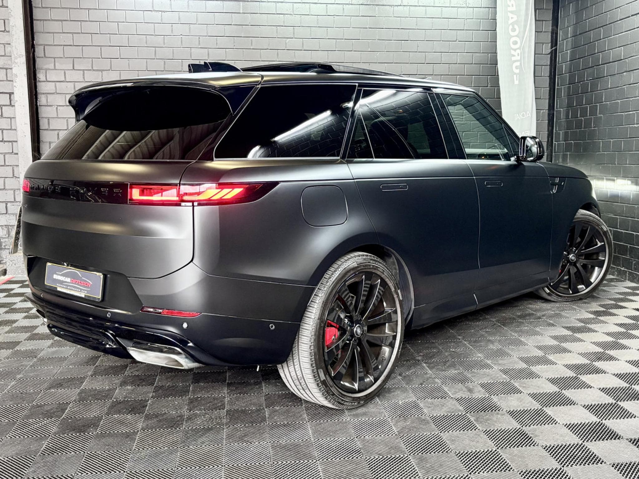 Land-Rover Range Rover Sport 3.0 P460e 460ch PHEV Dynamic HSE AWD * TVA DEDUCT. * (2024) - Photo 8
