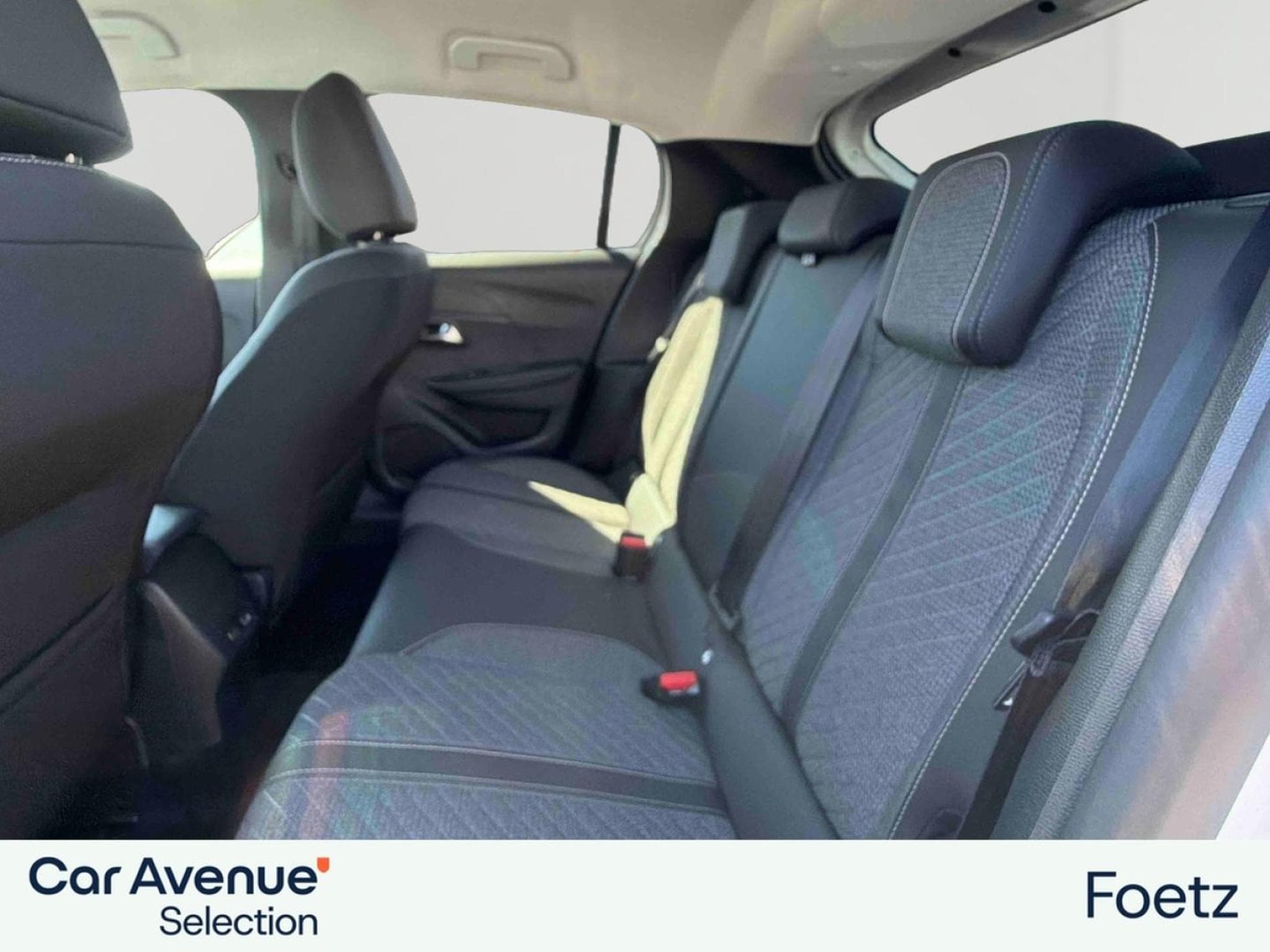 PEUGEOT 208 1.2 Hybrid 100ch Allure e-DCS6 (2024) - Photo 9
