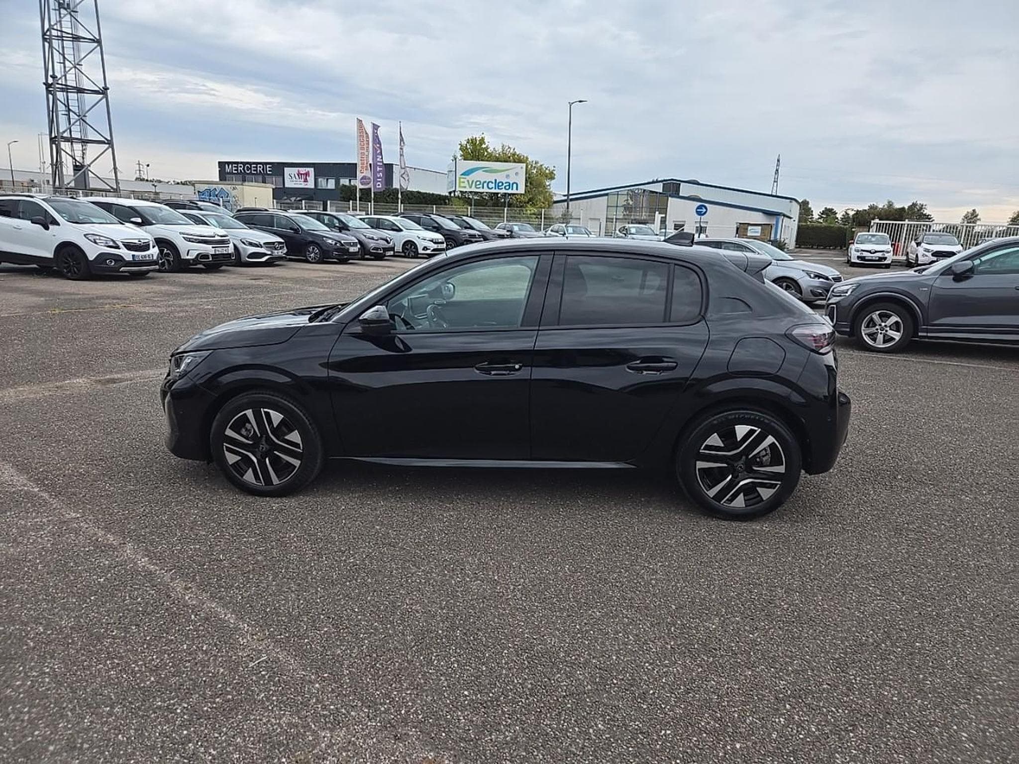 Peugeot 208 1.2 100 ALLURE (2025) - Foto 8