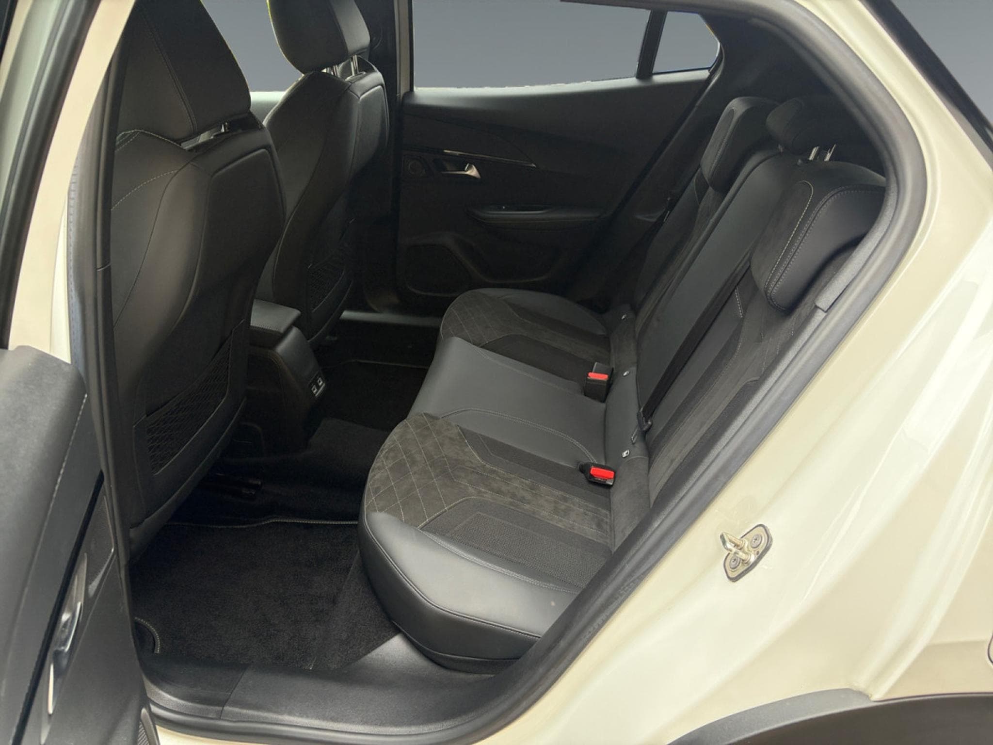 Peugeot 2008 II GT 5D AUTO8 SUV (2020) - Photo 17