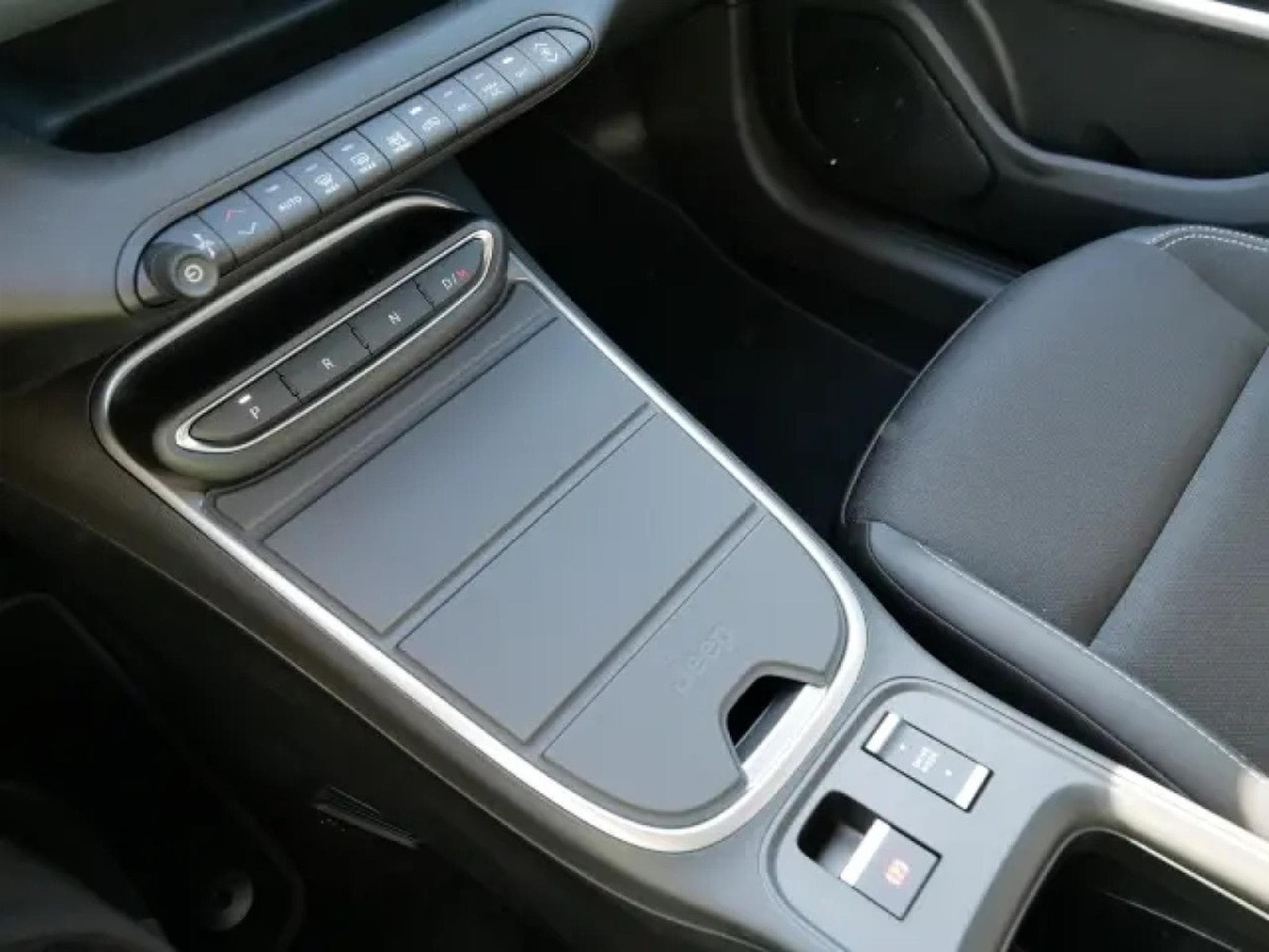 Jeep Avenger Summit e-Hybrid 1.2 (2026) - Foto 20