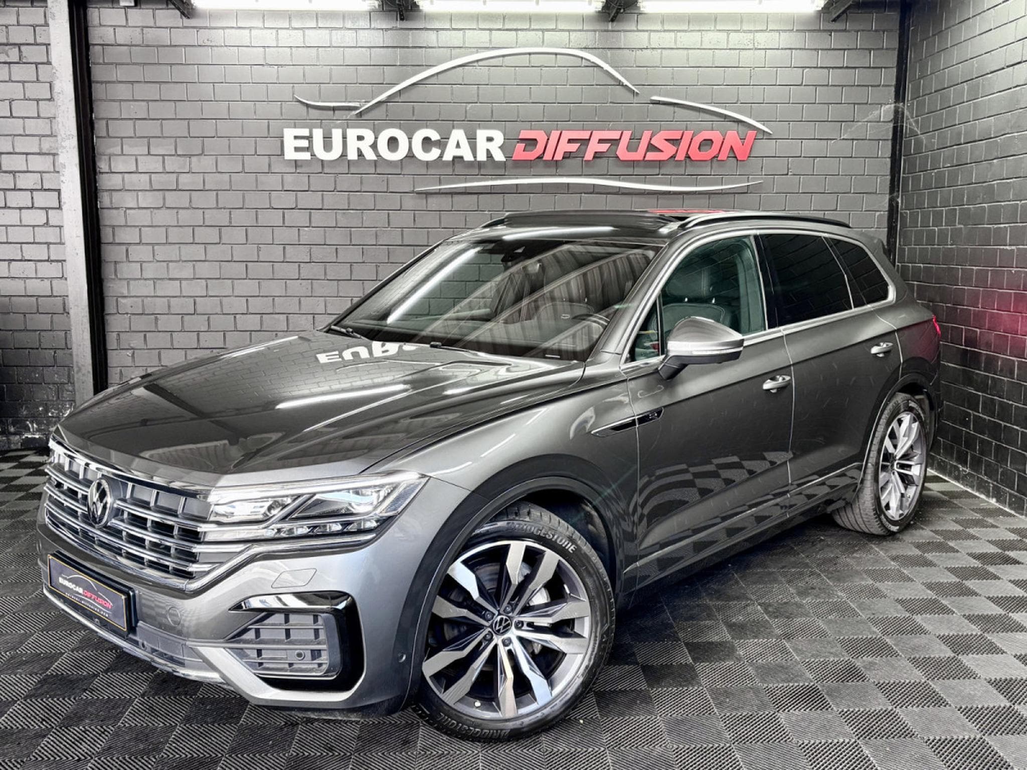 VW Touareg R-Line 4Motion 3.0 TDI 231 CV *PANO *MATRIX* 360° * ATTELAGE (2022) - Photo 1