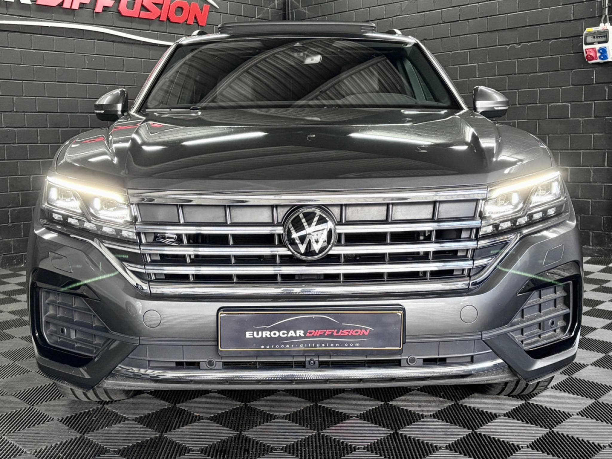 VW Touareg R-Line 4Motion 3.0 TDI 231 CV *PANO *MATRIX* 360° * ATTELAGE (2022) - Photo 2