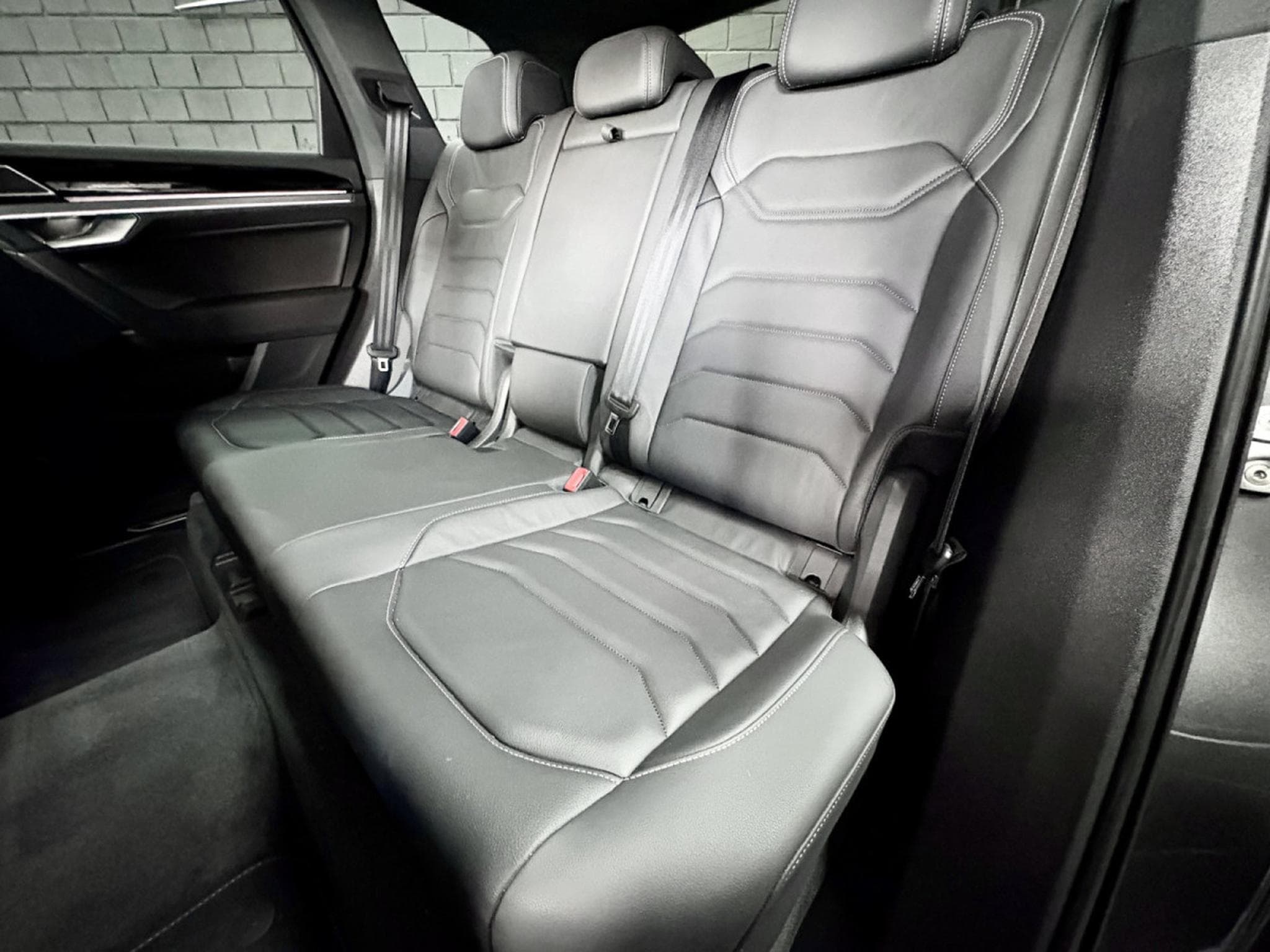 VW Touareg R-Line 4Motion 3.0 TDI 231 CV *PANO *MATRIX* 360° * ATTELAGE (2022) - Photo 23