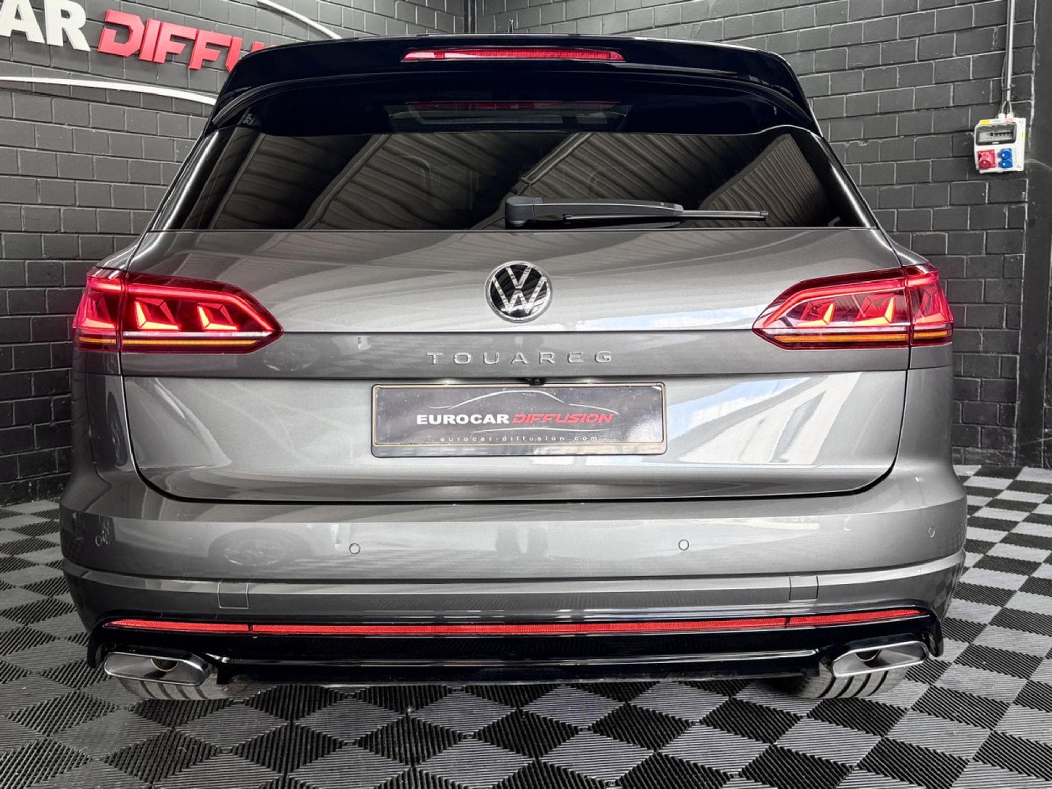 VW Touareg R-Line 4Motion 3.0 TDI 231 CV *PANO *MATRIX* 360° * ATTELAGE (2022) - Photo 5