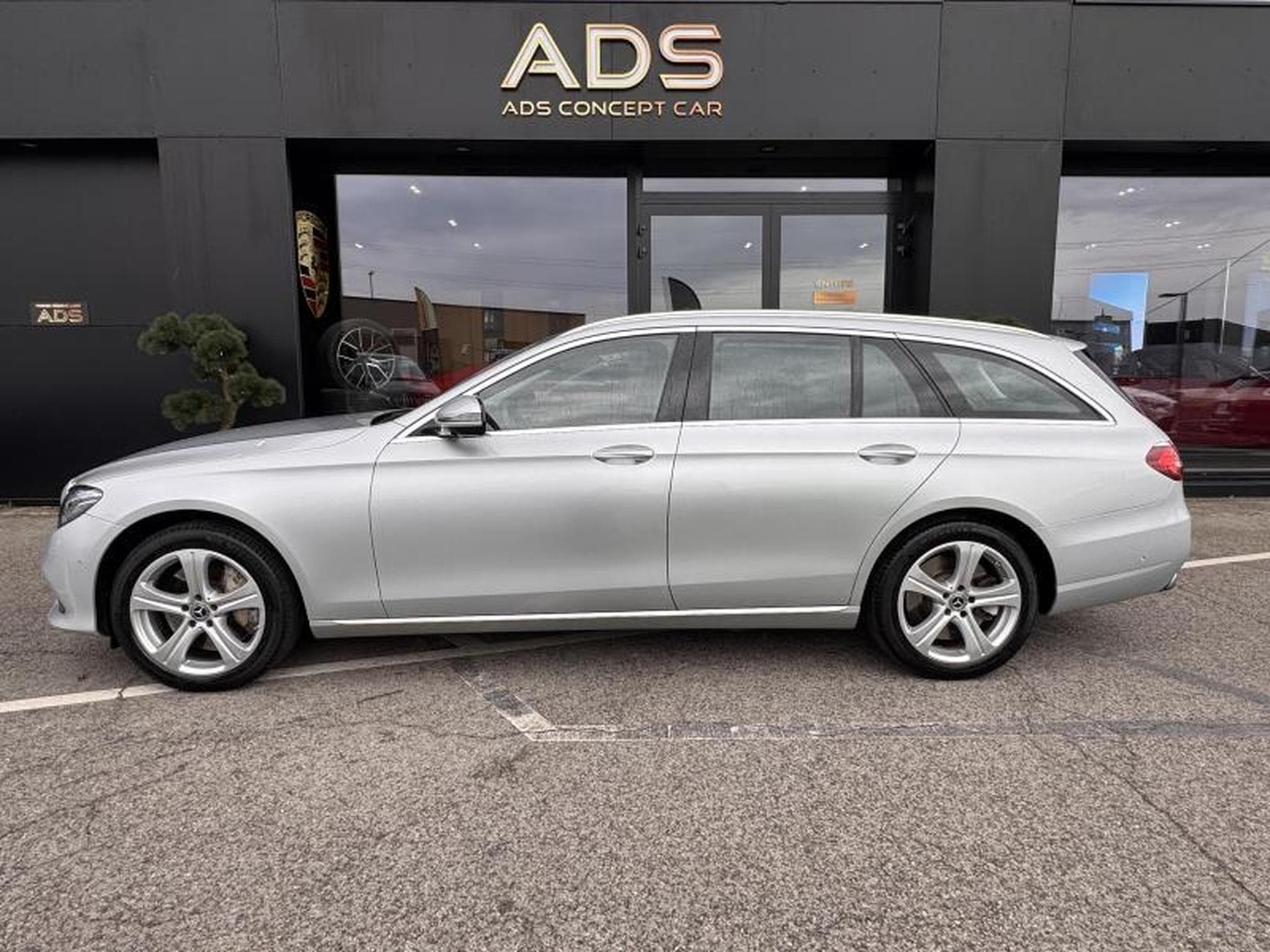 Mercedes E 400 Avantgarde/Attelage/Sièges électriques chauffants (2017) - Photo 4