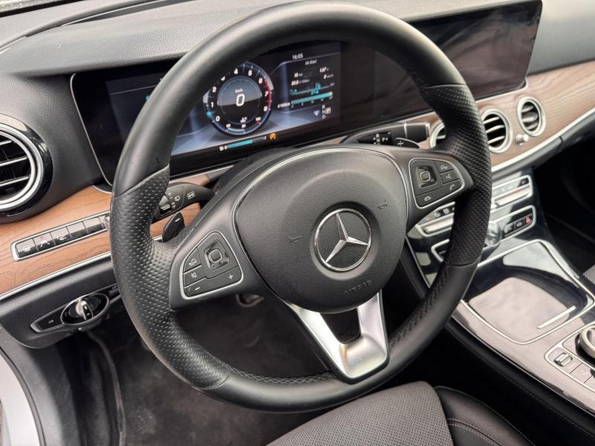 Mercedes E 400 Avantgarde/Attelage/Sièges électriques chauffants (2017) - Photo 7