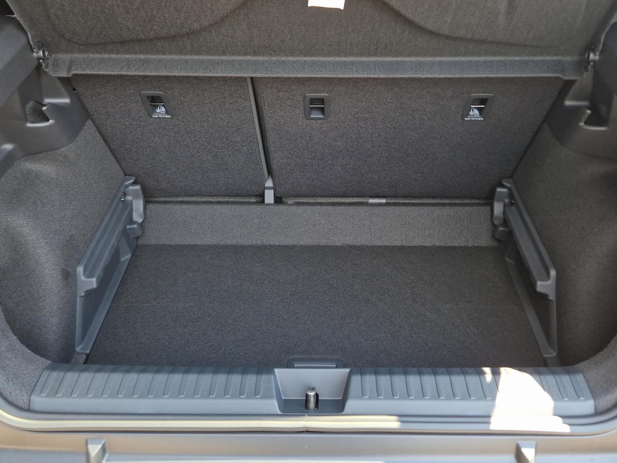 Cupra Raval Dynamic Plus-Plasma/Black Roof (2026) - Photo 17