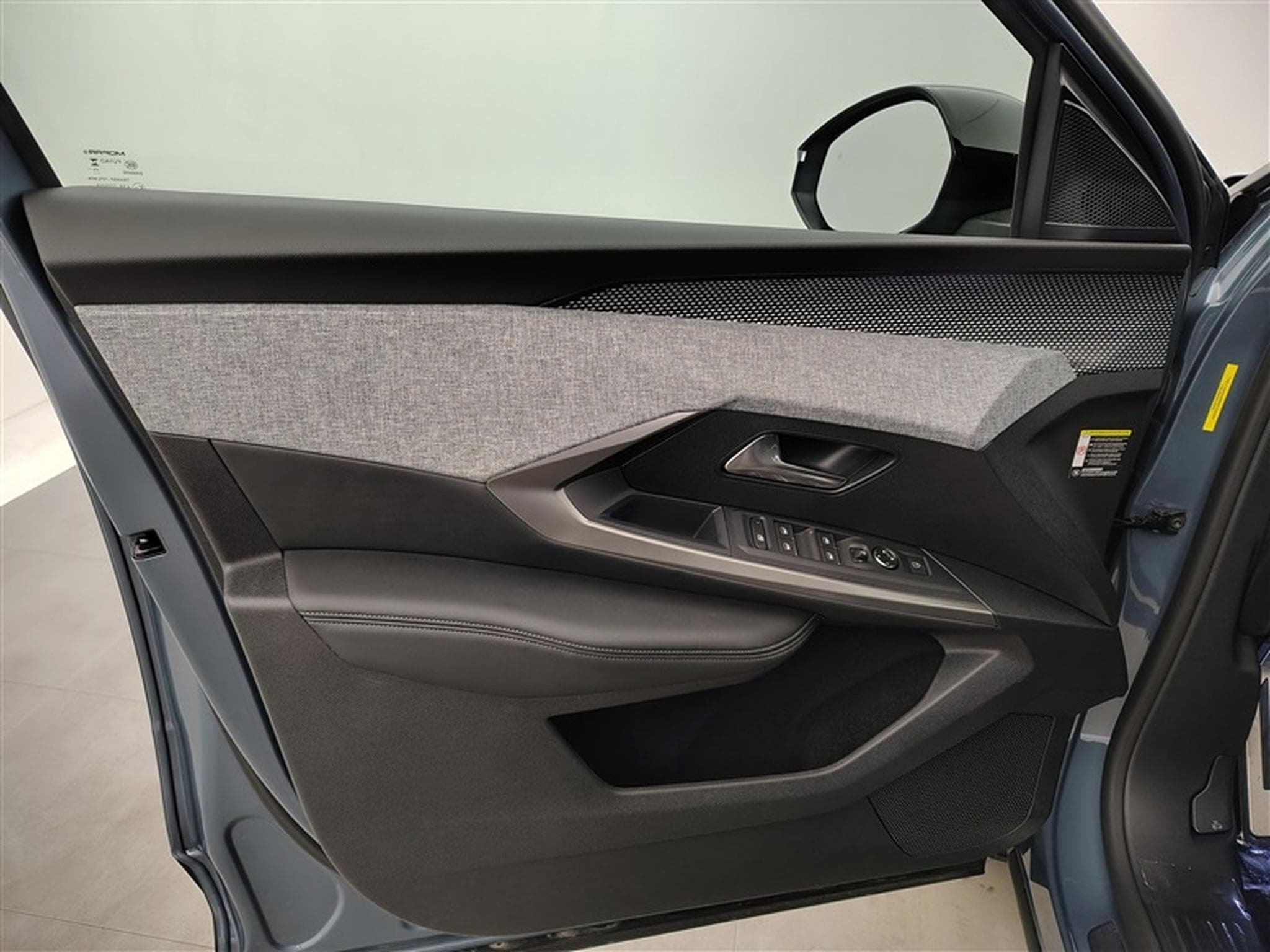 Peugeot 5008 1.2 HYBRID 145cv e-DSC6 GT 7pl. NAVI / FULL LED / CAMERA (2026) - Foto 16
